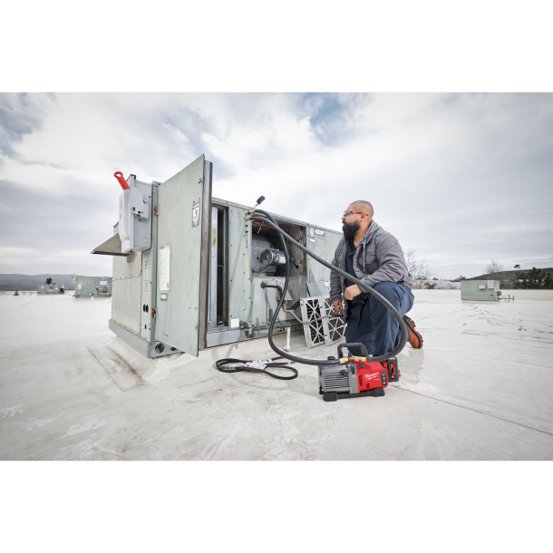 MILWAUKEE รุ่น M18 FVP5-0 ปั๊มสุญญากาศ 18 โวลต์ พร้อมเครื่องชาร์จและแบตเตอรี่ 18V@5.0AH x 2 ก้อน