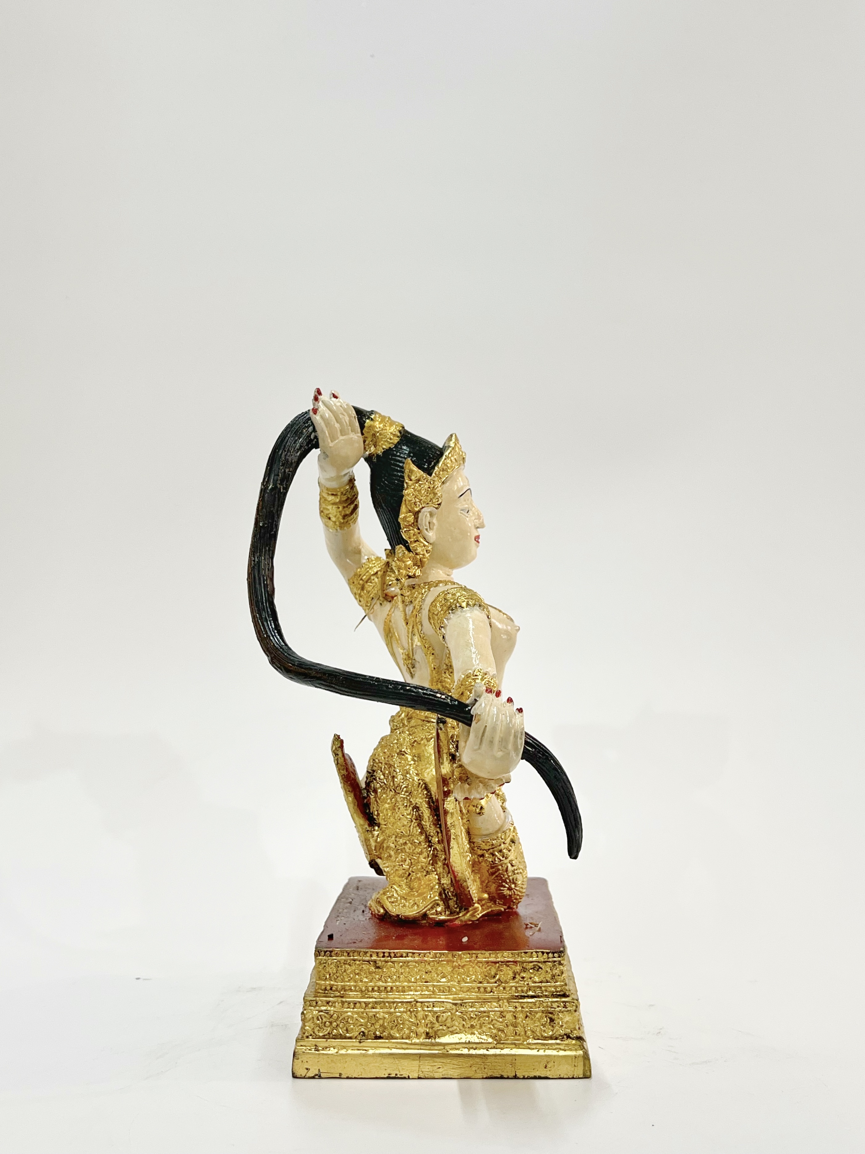 พระแม่ธรณีบีบมวยผม สูง 9 นิ้ว หมายเลข 4