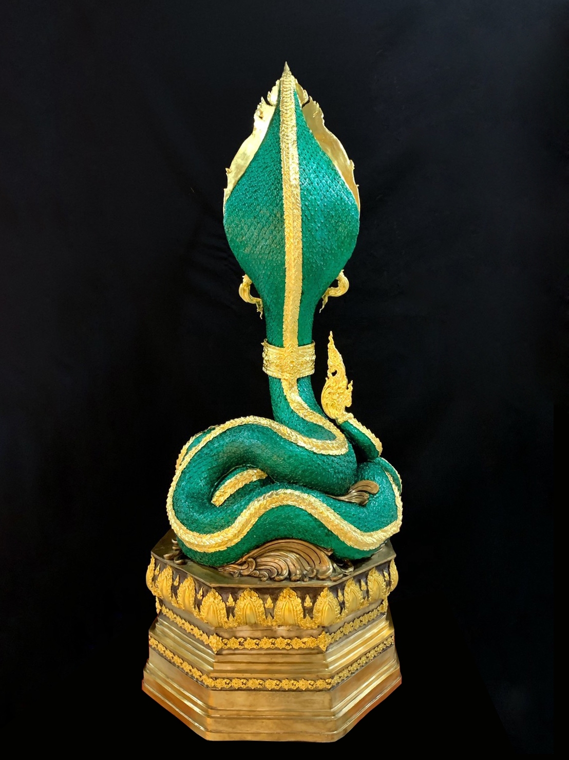 พญานาค สูง 159 cm.