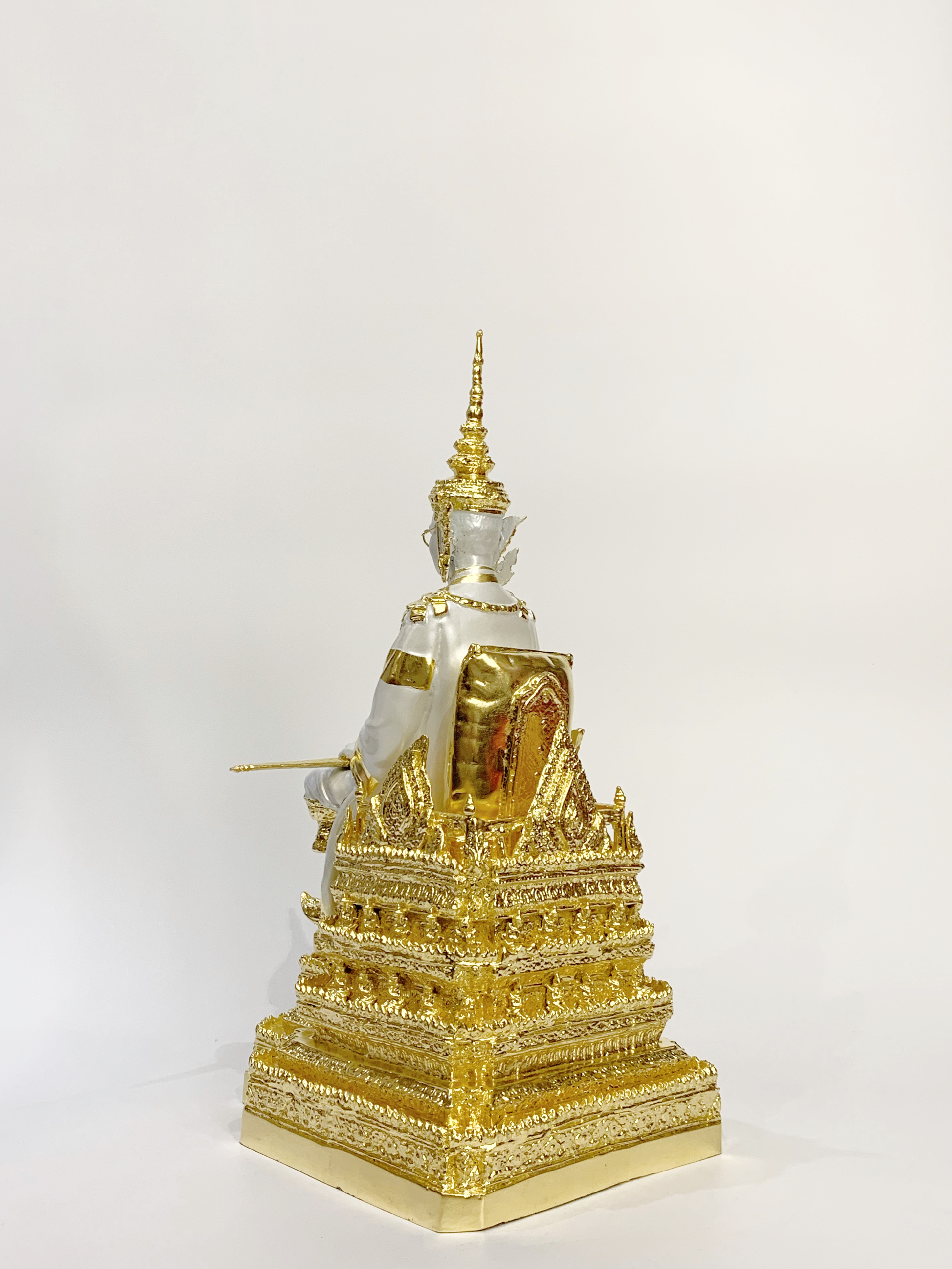 รัชกาลที่ 9 นั่งบัลลังก์ หน้าตัก 5 นิ้ว