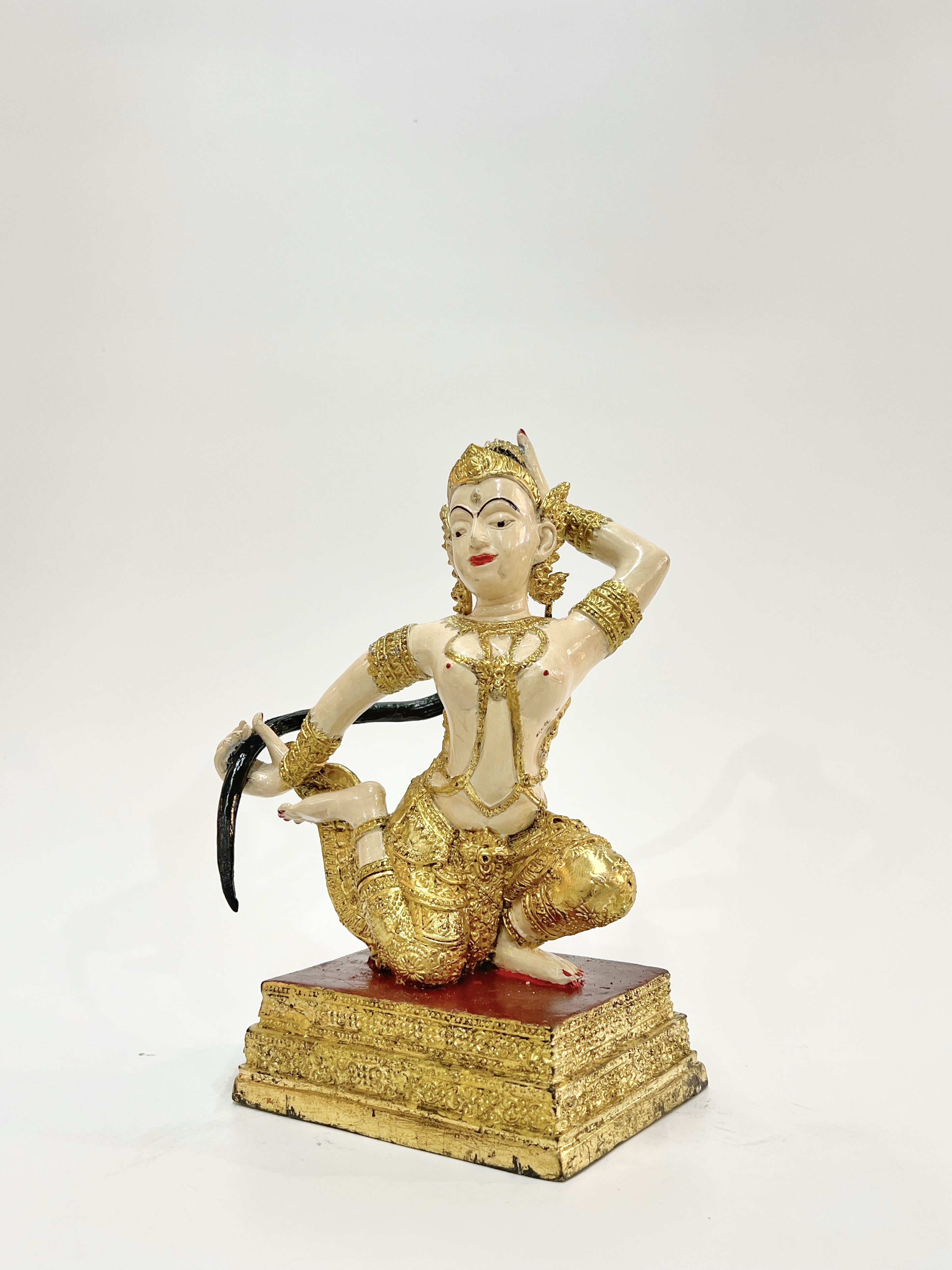 พระแม่ธรณีบีบมวยผม สูง 9 นิ้ว หมายเลข 8