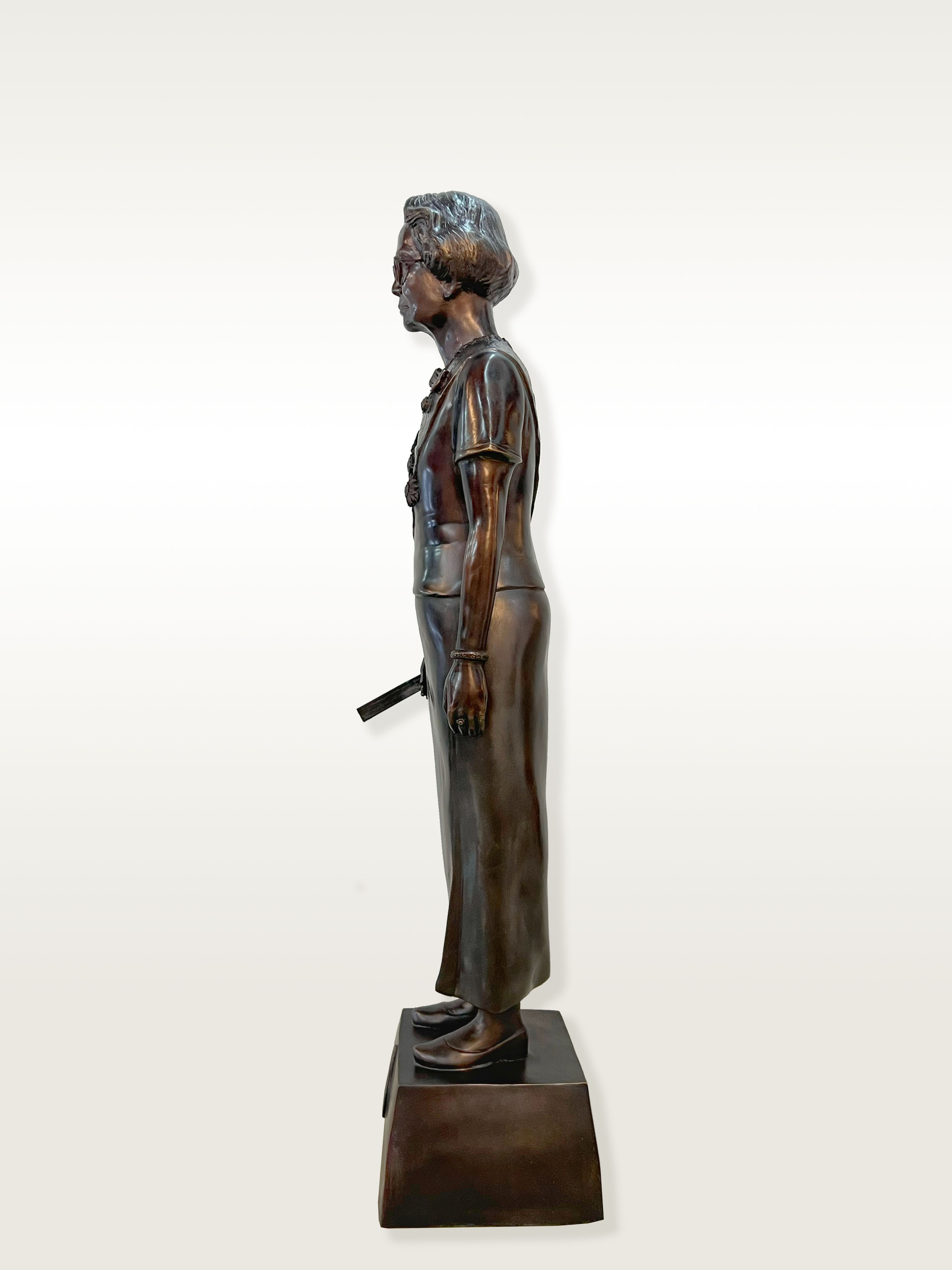 สมเด็จพระศรีนครินทราบรมราชชนนี (สมเด็จย่า) สูง 135 cm