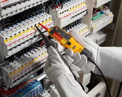 FLUKE T150 ดิจิตอลมัลติมิเตอร์ มิเตอร์ช่างไฟฟ้า เครื่องเช็คไฟฟ้าพื้นฐาน Voltage & Continuity มีจอ LCD