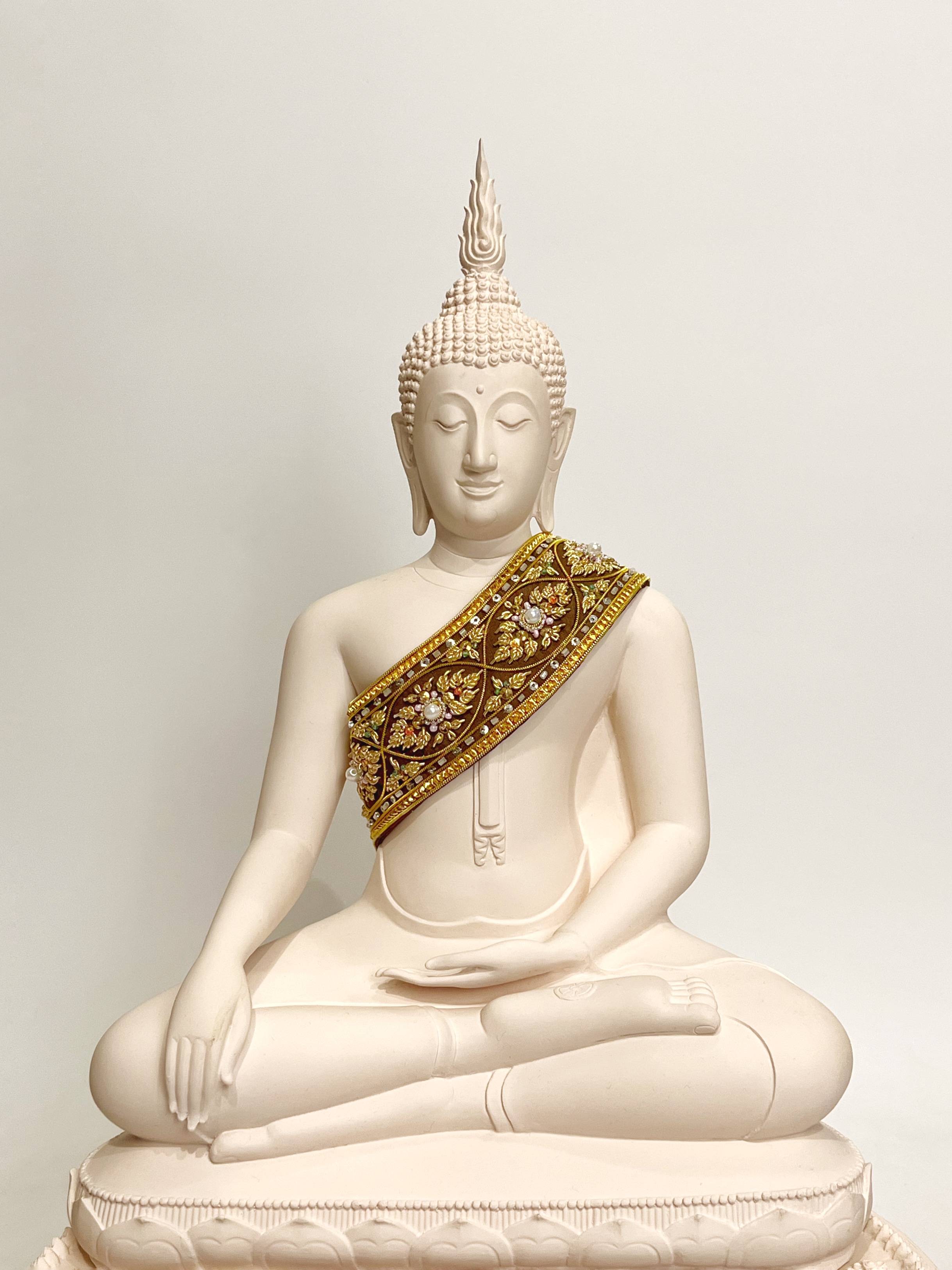 สังฆาฏิปักดิ้นทอง สำหรับพระพุทธรูปขนาดหน้าตัก 9 นิ้ว