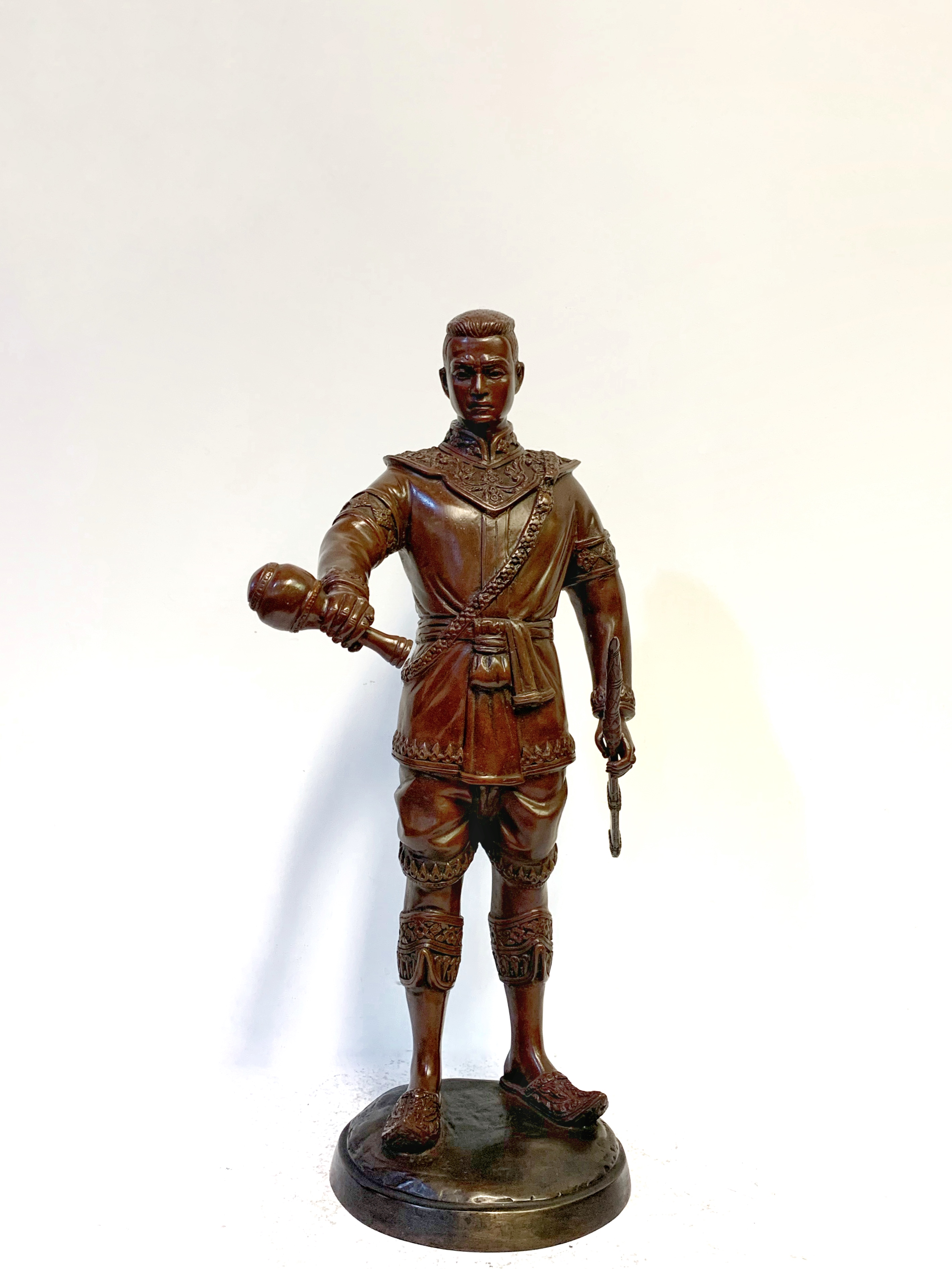 สมเด็จพระนเรศวรมหาราช ยืนหลั่งทักษิโณทก หน้าตัก 9 นิ้ว