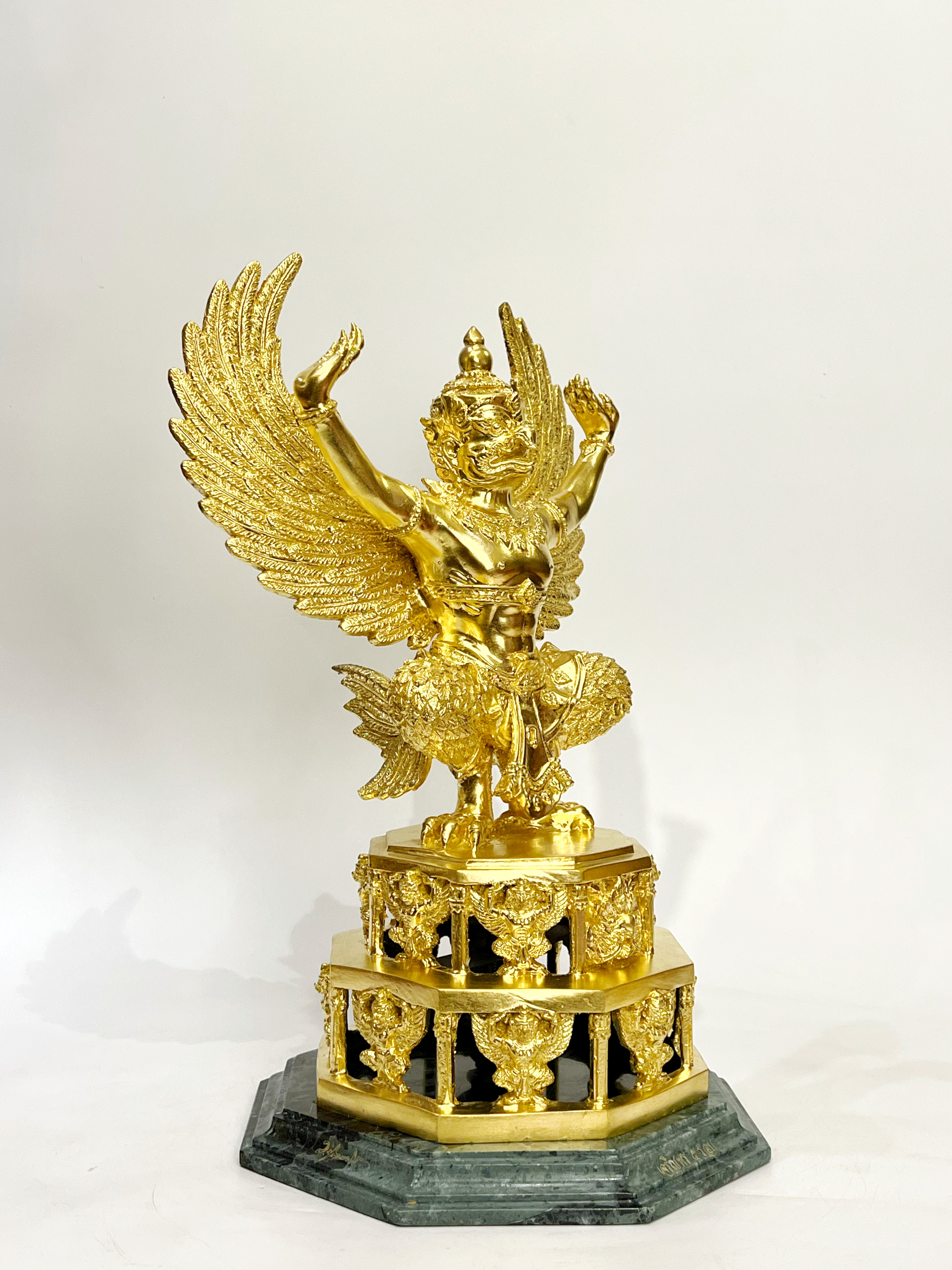 พญาครุฑ รุ่น เจริญพร (องค์บูชาพิมพ์ใหญ่)