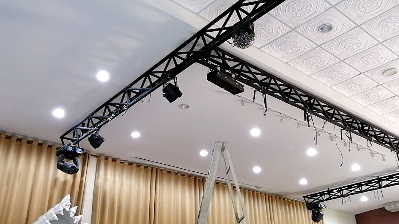 Goodsound Studio เข้าปรับปรุงระบบแสงบนเวทีประจำ อาคาร 2 ศรีวชิรธรรมสถาน