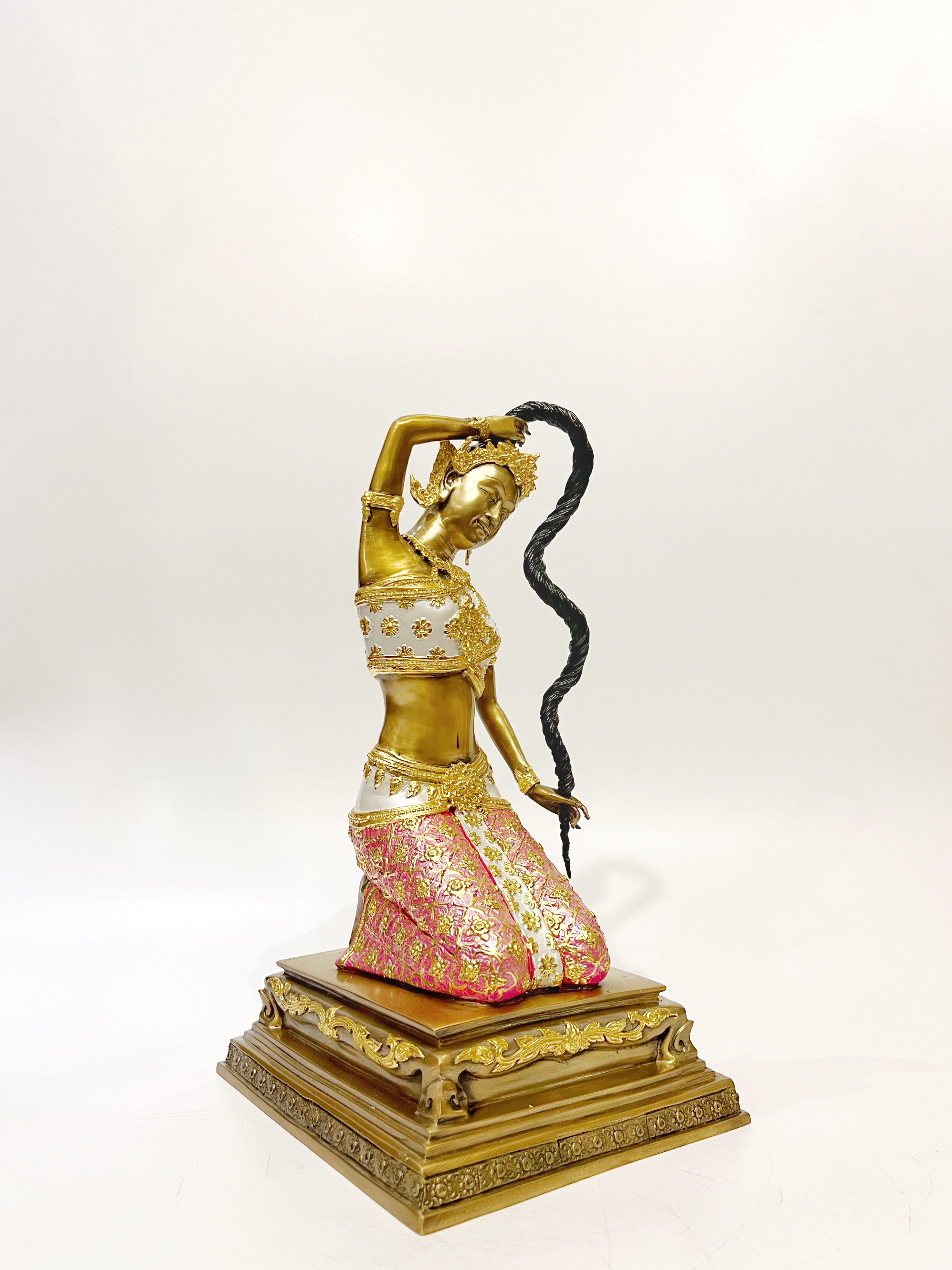 พระแม่ธรณีบีบมวยผม หน้าตัก 9 นิ้ว