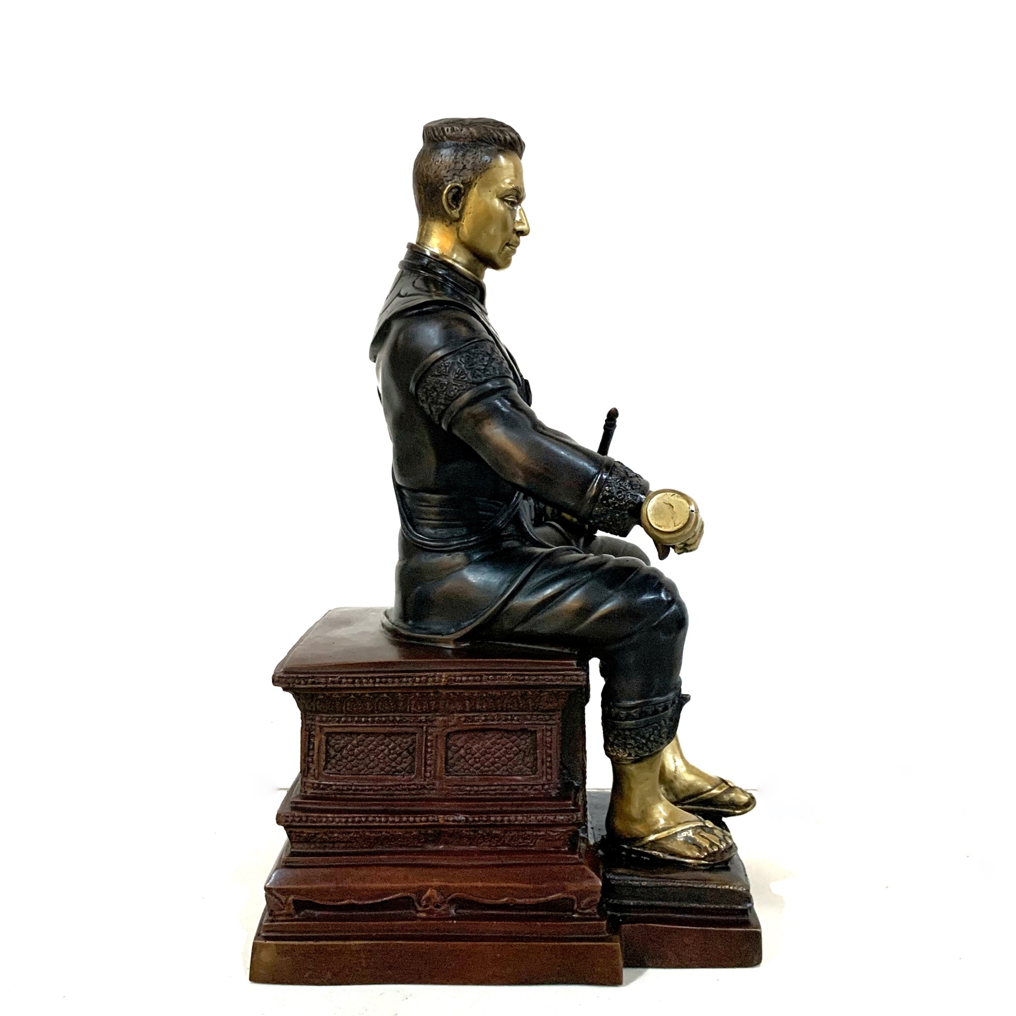 พระนเรศวรมหาราช นั่งบัลลังก์ หลั่งทักษิโณทก หน้าตัก 9 นิ้ว