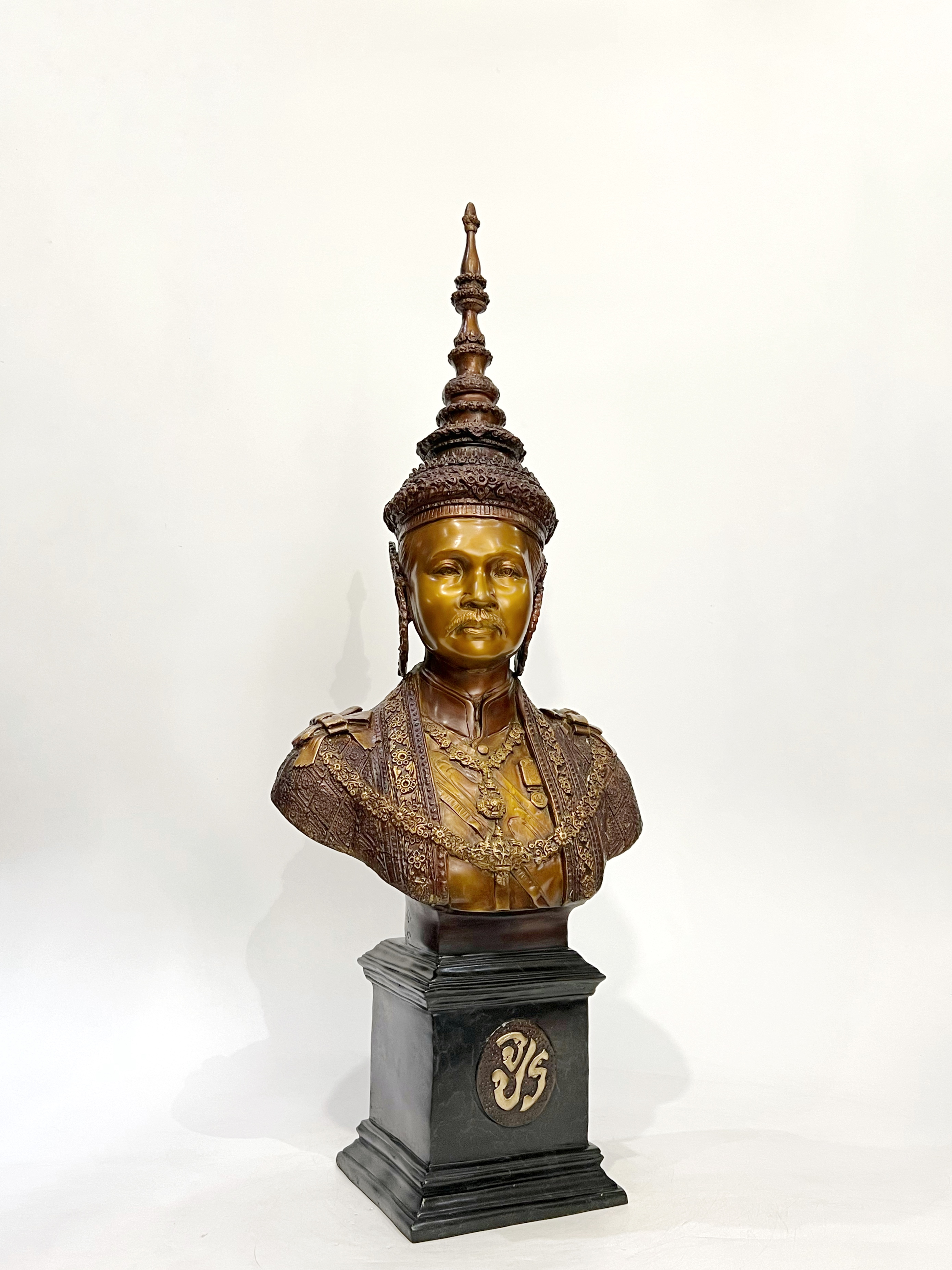 รัชกาลที่ 5 ครึ่งพระองค์ (ทรงพระมหาพิชัยมงกุฎ)