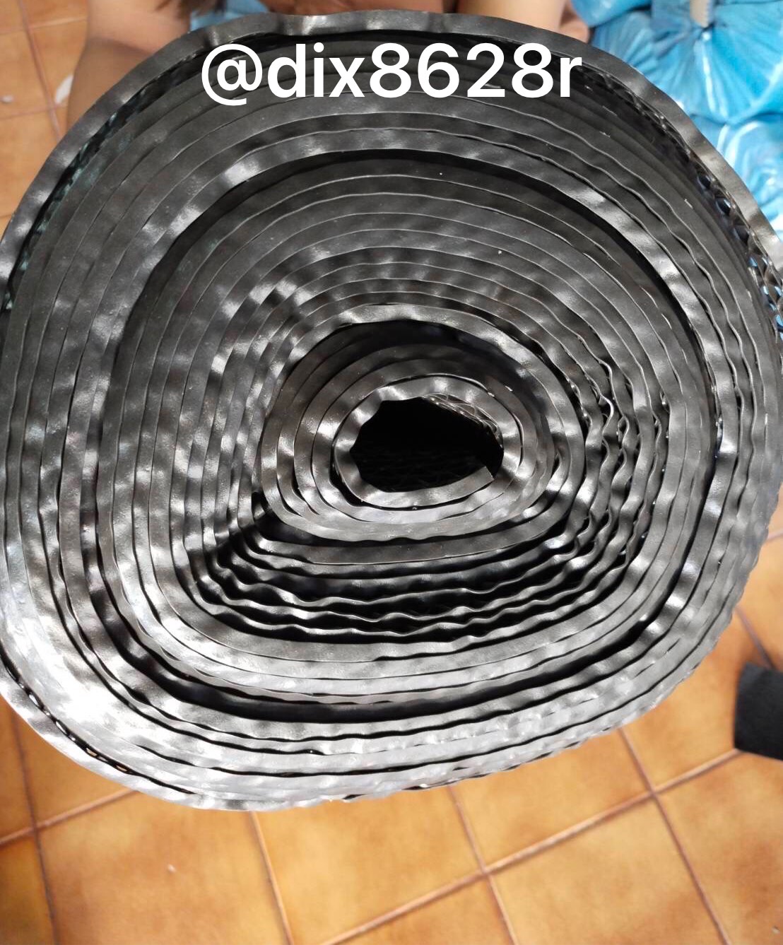 แผ่นกันลื่น สีดำ หนา4-4.5mm. หน้ากว้าง 90 cm.ตัดขาย เมตรละ 299 บาท