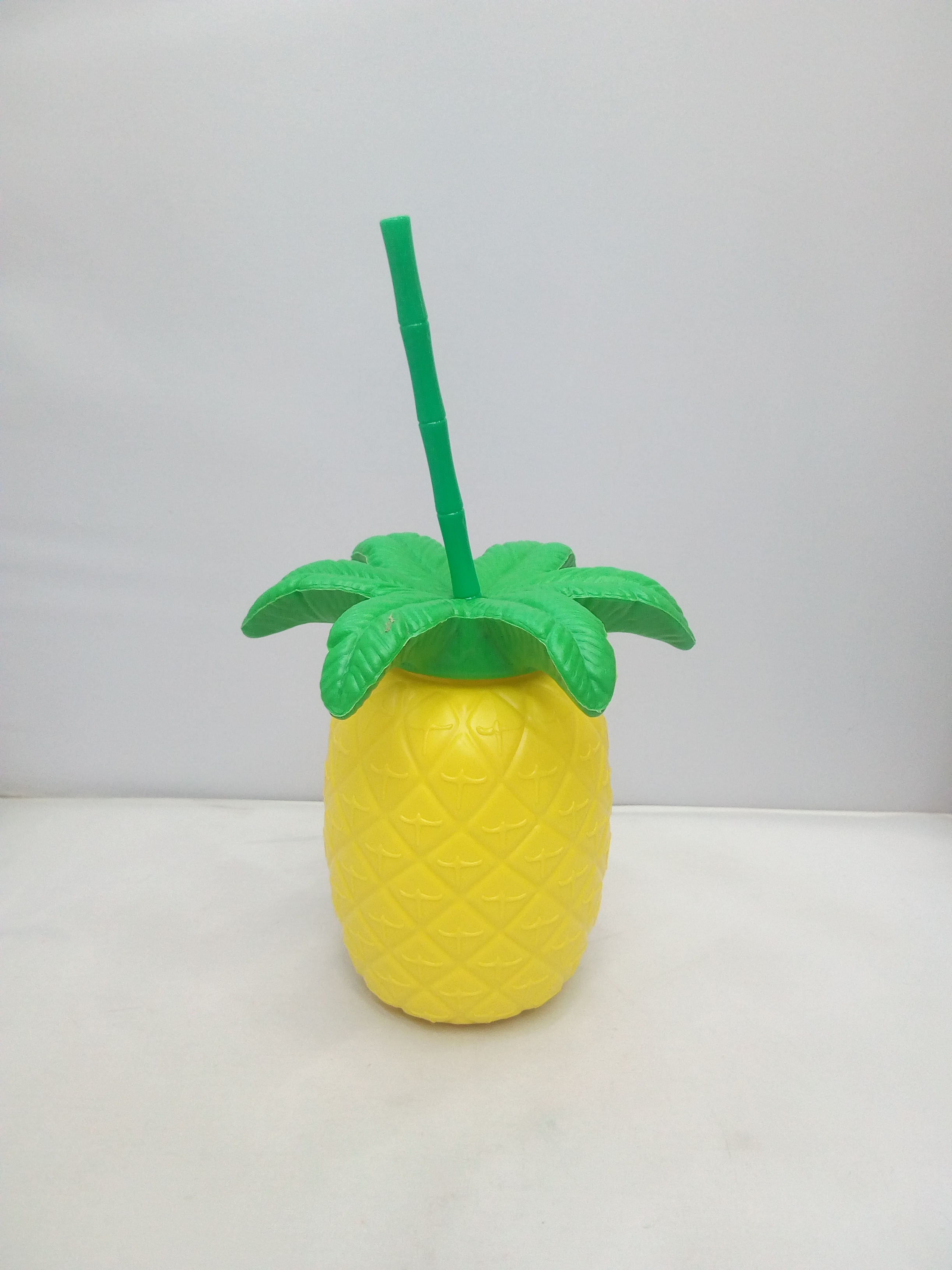 กระบอกน้ำพลาสติก สับปะรด พร้อมหลอดพลาสติก Pineapple Cup With Plastic Straw