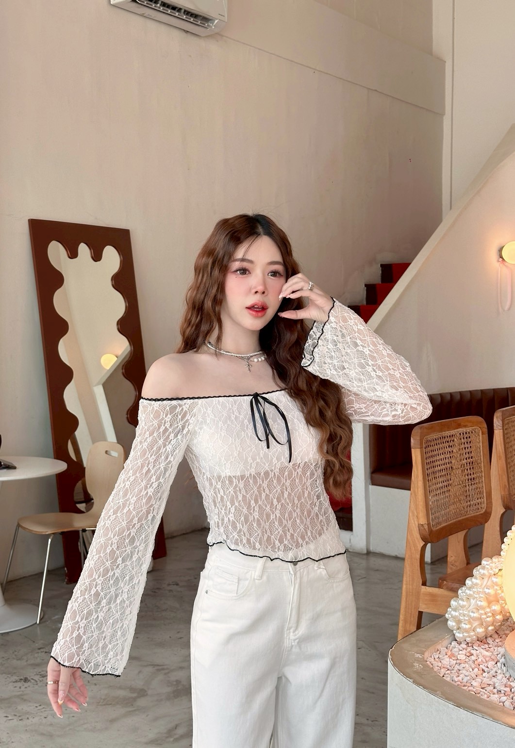 Sugar lace top เสื้อลุกไม้ปาดไหล่ตัวนี้กิมมิคน่ารักมาก sheeny