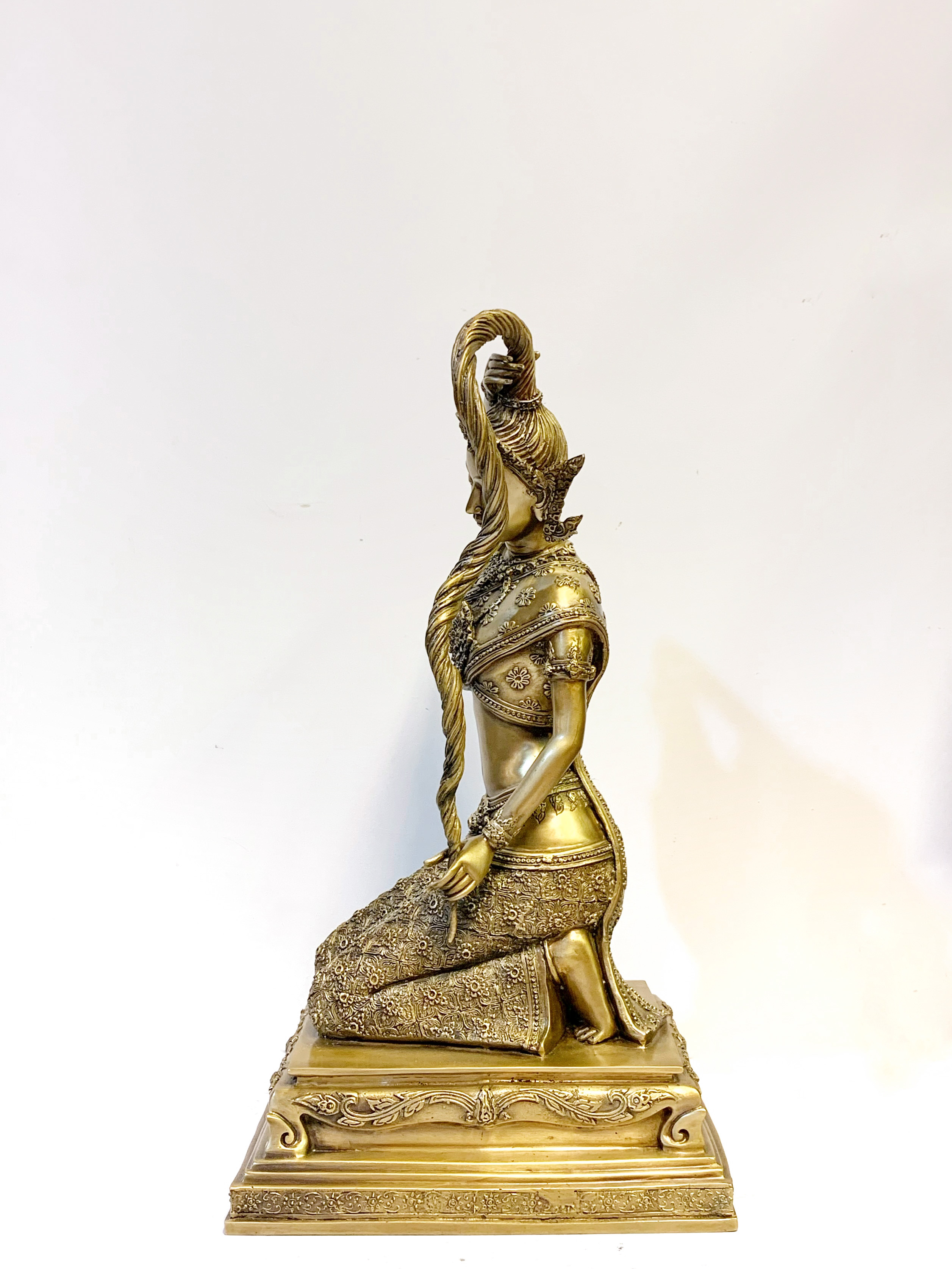 พระแม่ธรณีบีบมวยผม หน้าตัก 9 นิ้ว