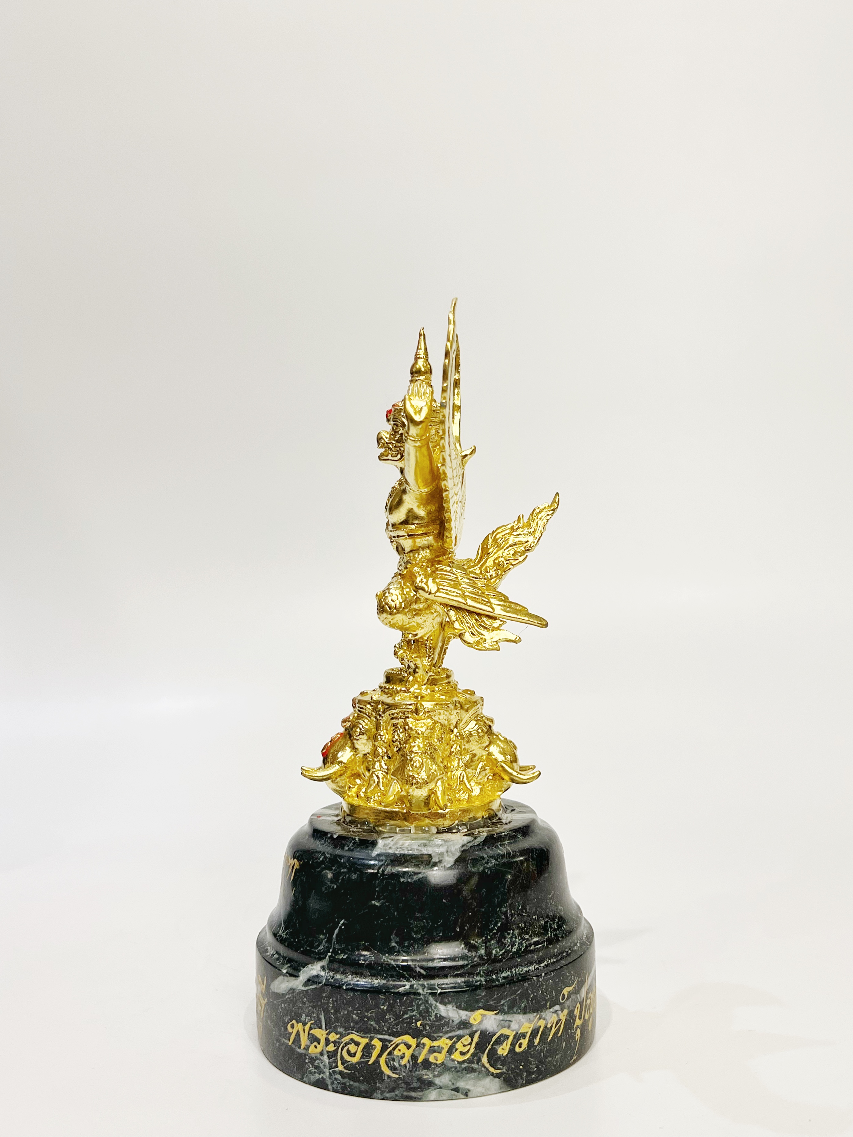 พญาครุฑ องค์บูชา รุ่น มหาเศรษฐี สูง 8 นิ้ว (ขนาดกลาง) พร้อมฐานมะค่า