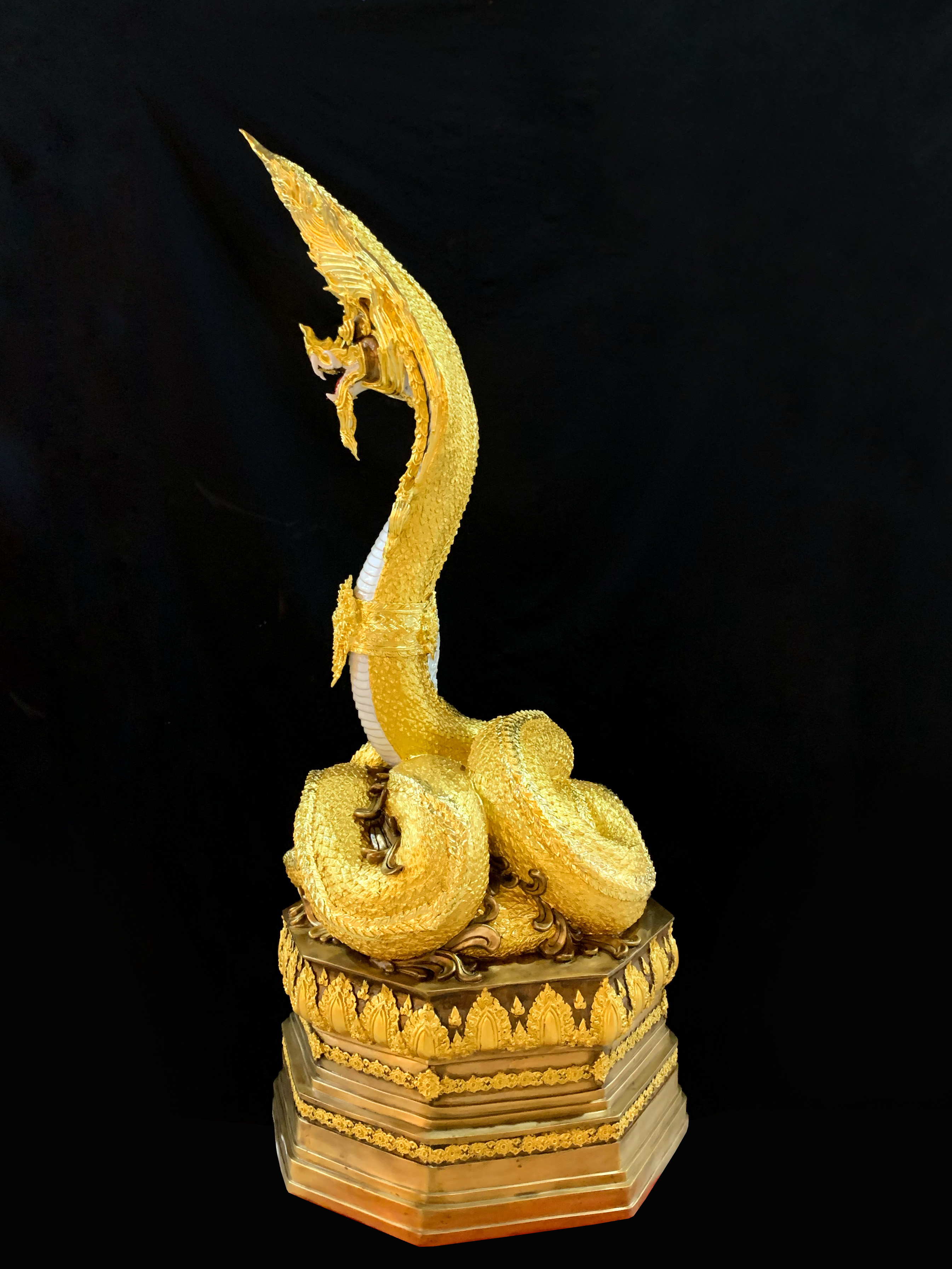 พญานาค สูง 159 cm.