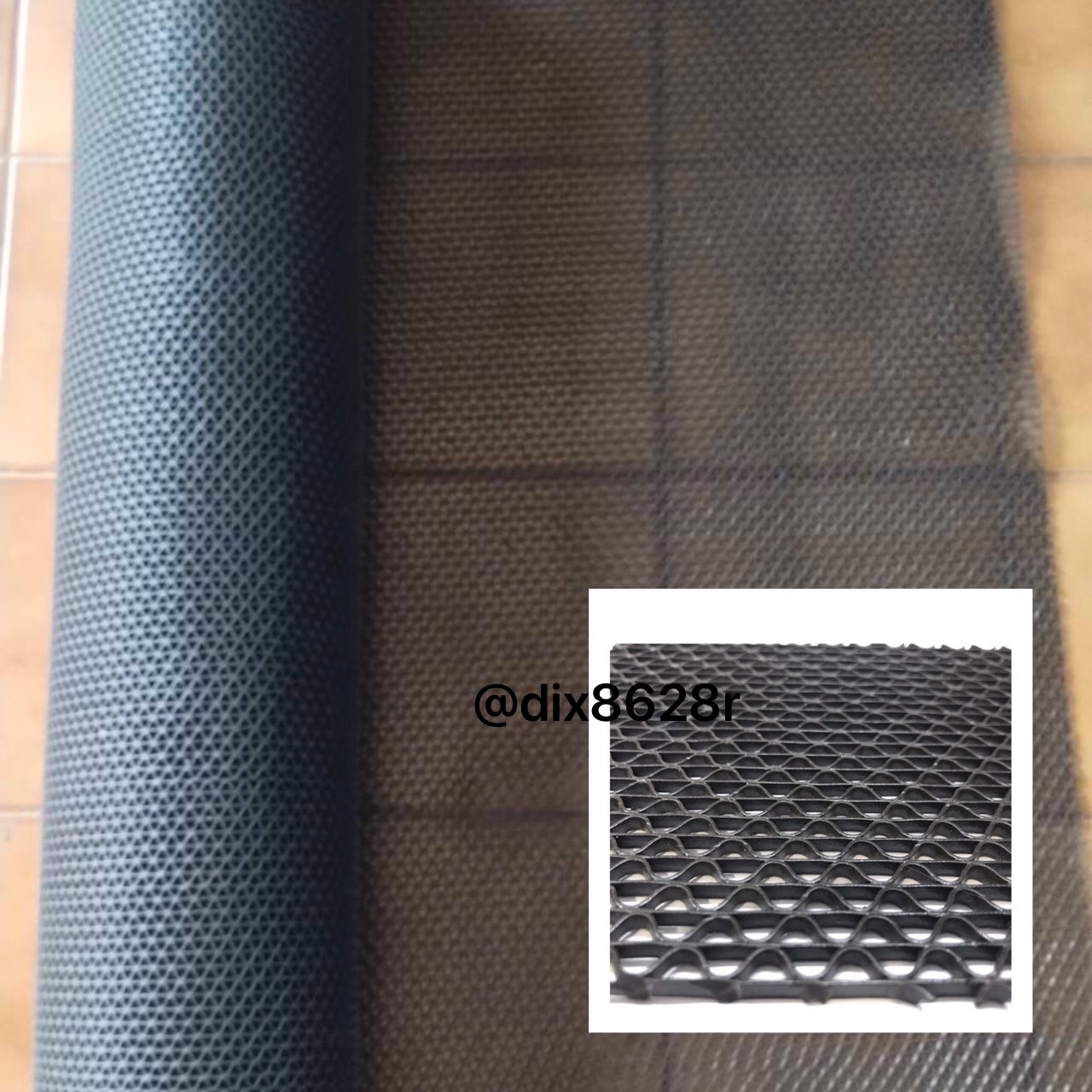แผ่นกันลื่น สีดำ หนา4-4.5mm. หน้ากว้าง 90 cm.ตัดขาย เมตรละ 299 บาท