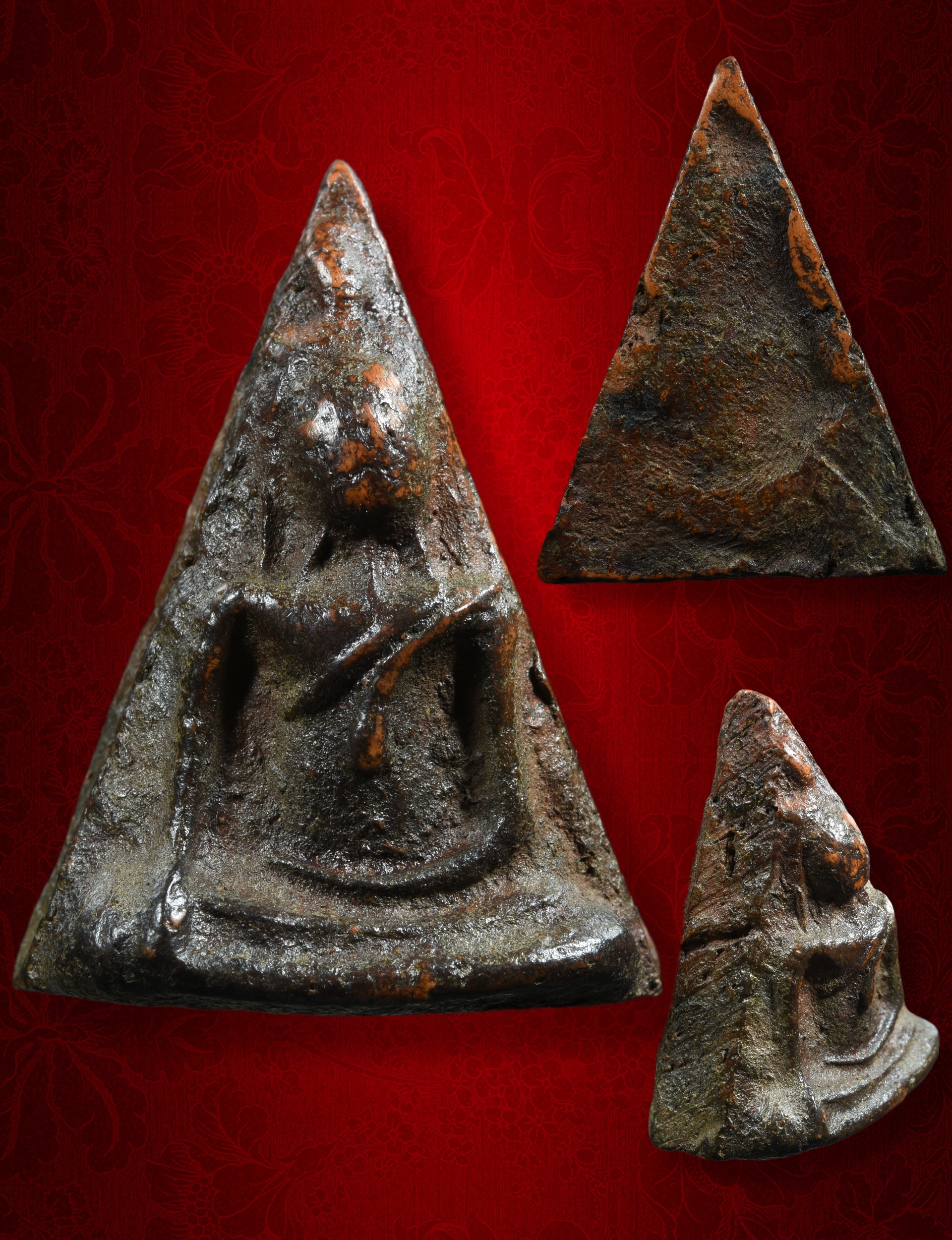 พระนางพญา พิมพ์เข่าโค้ง