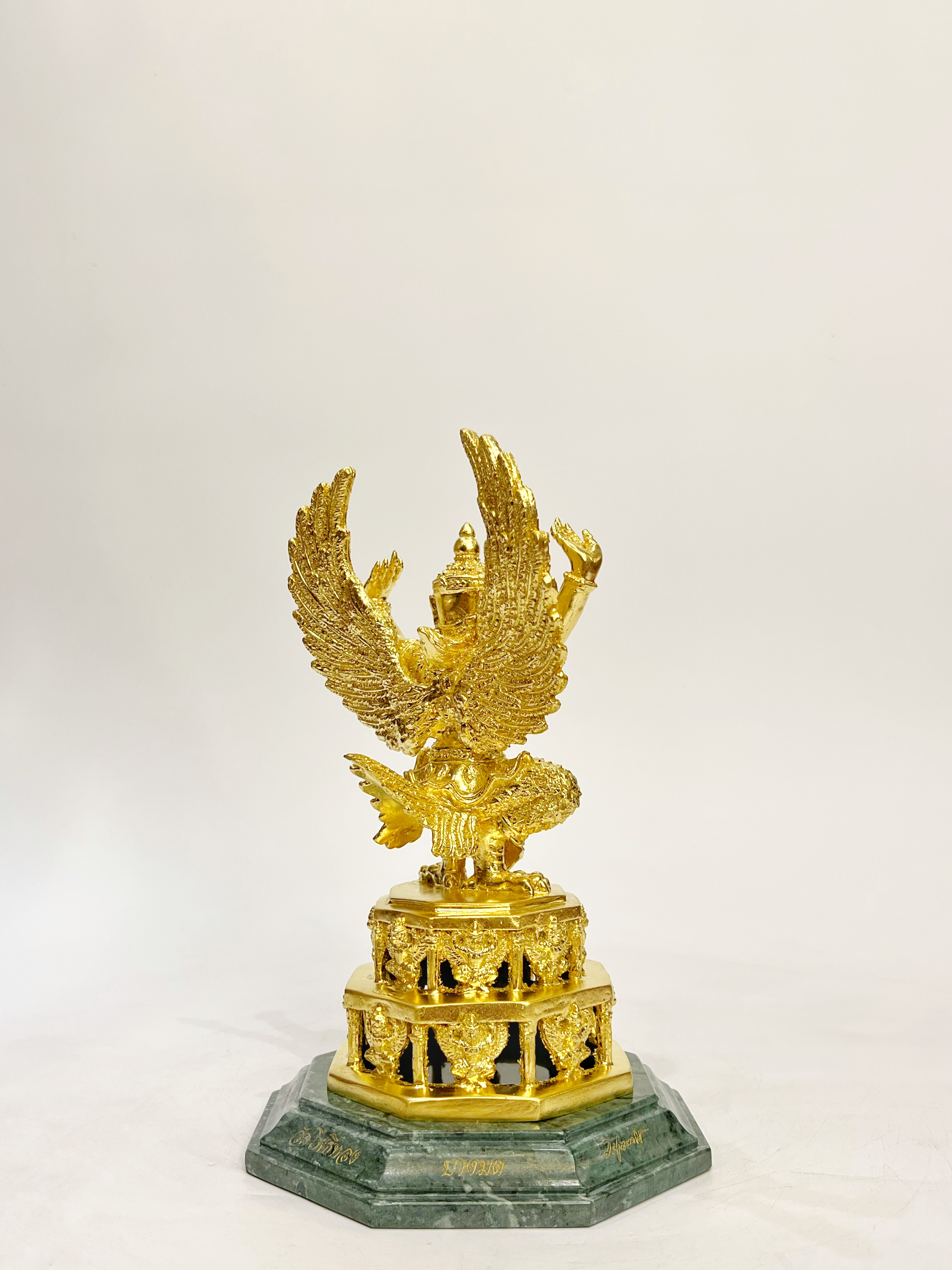 พญาครุฑ รุ่น เจริญพร (องค์บูชา พิมพ์เล็ก)