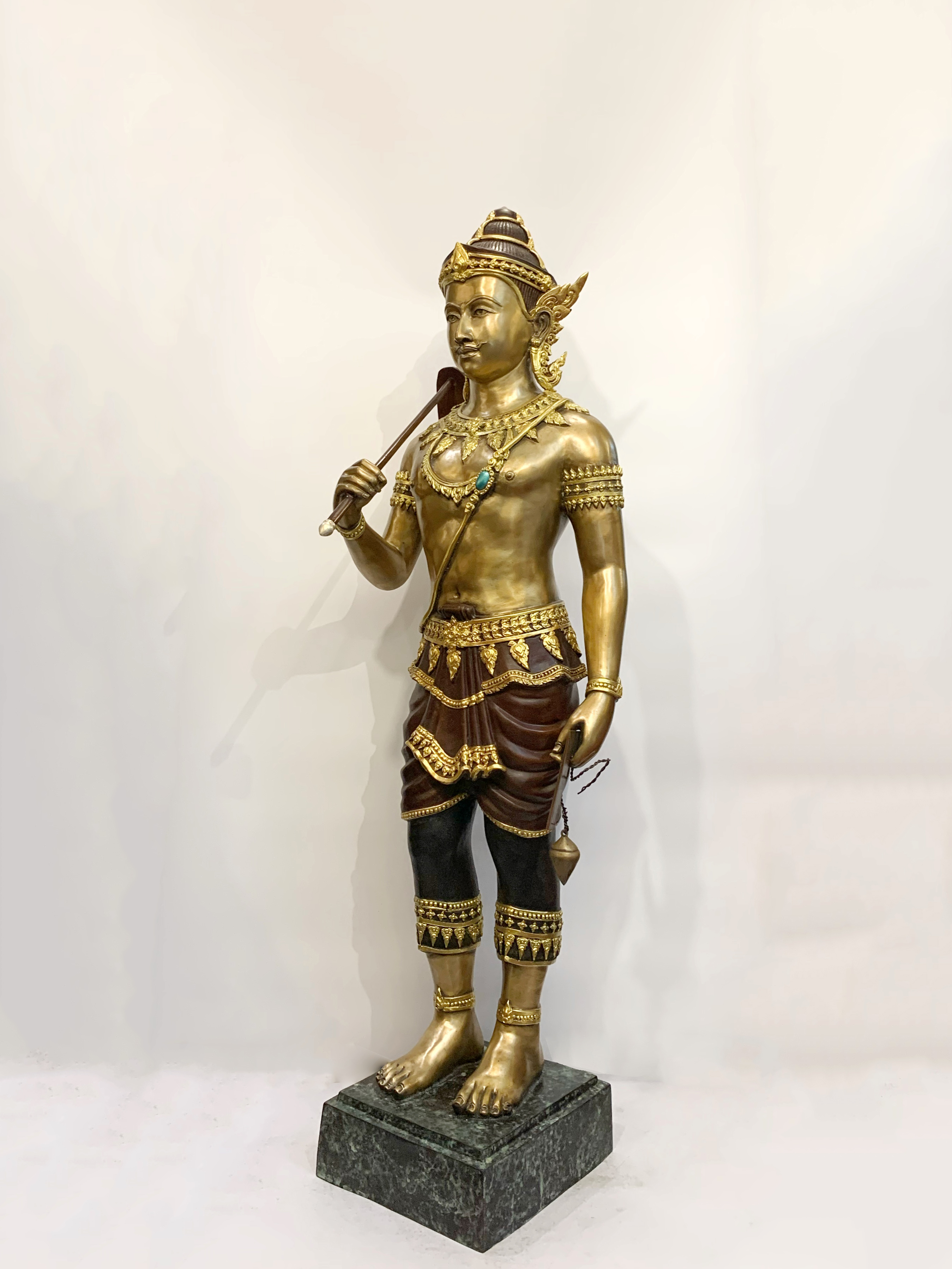 พระวิษณุกรรม หน้าตัก 16 นิ้ว (ถือผึ่งถากไม้)