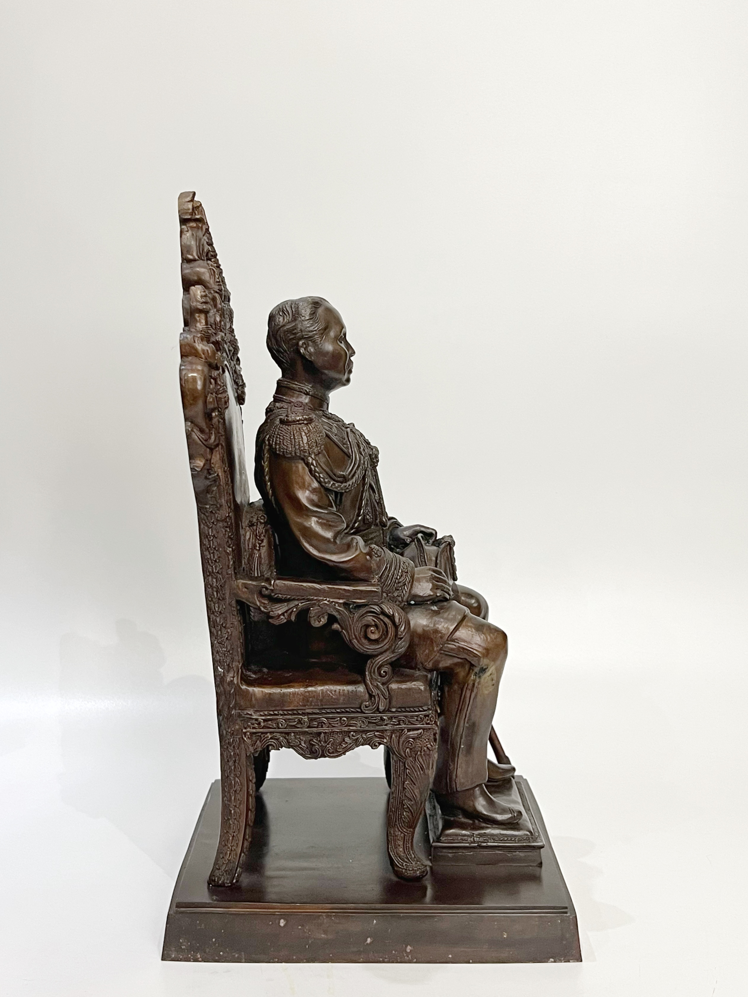 รัชกาลที่ 5 นั่งบัลลังก์ หน้าตัก 9 นิ้ว