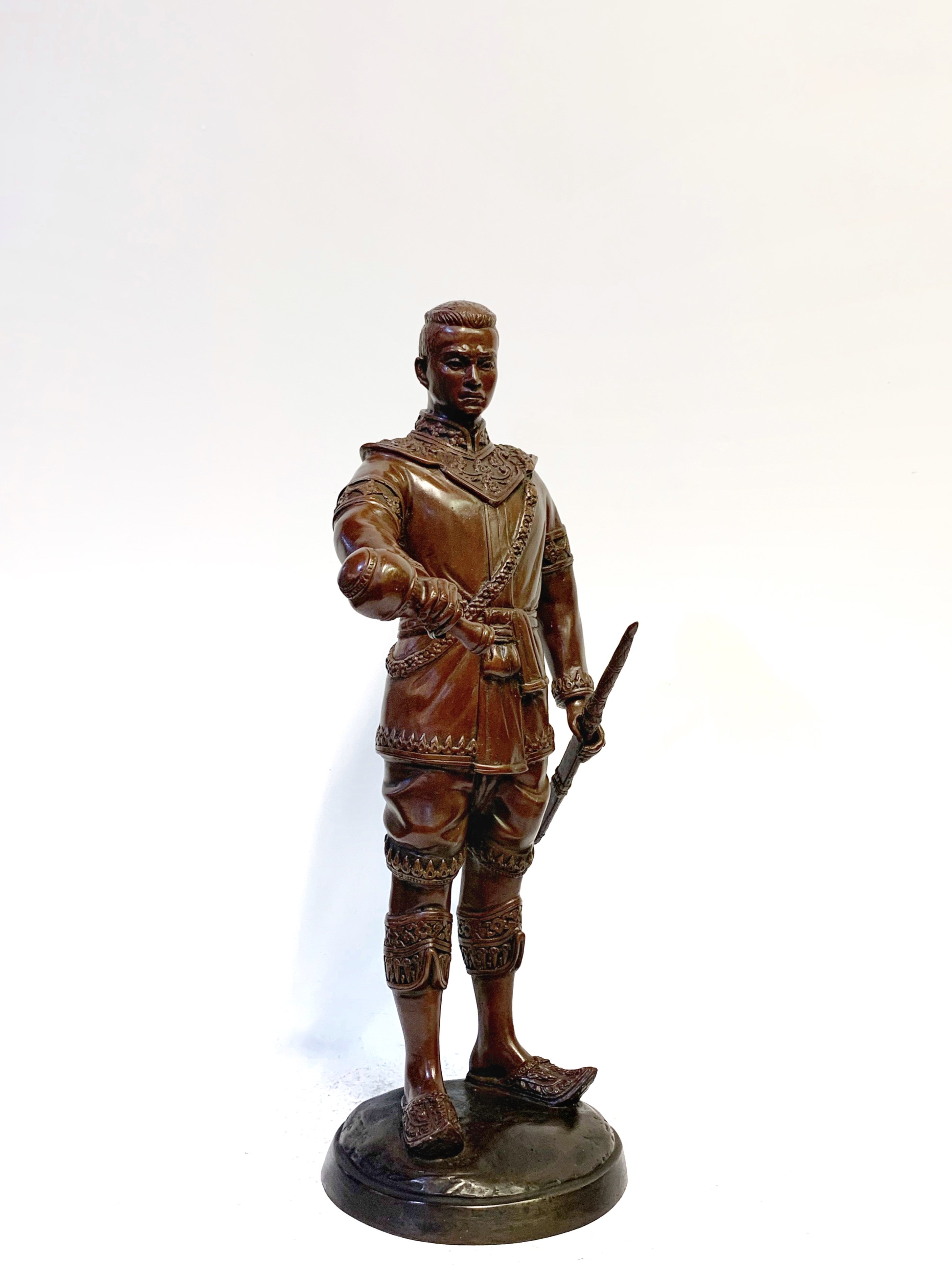 สมเด็จพระนเรศวรมหาราช ยืนหลั่งทักษิโณทก หน้าตัก 9 นิ้ว