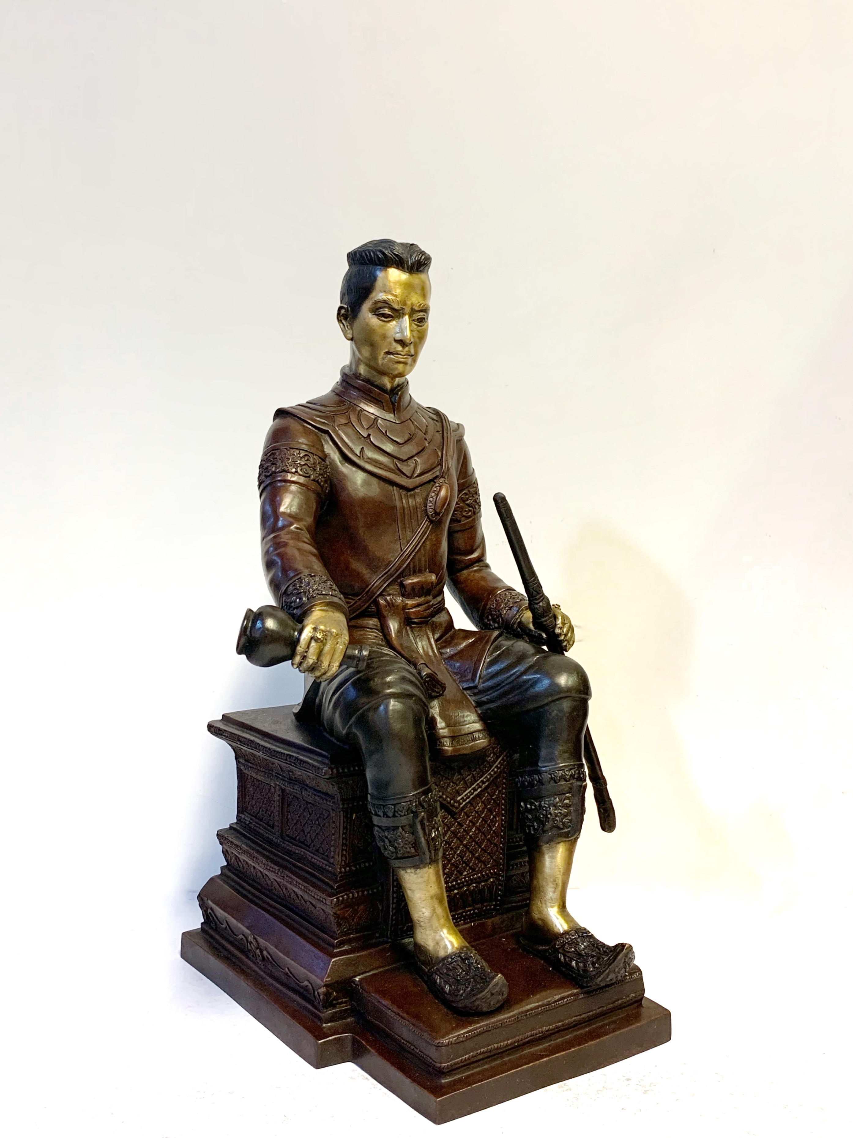 พระนเรศวรมหาราช นั่งบัลลังก์ หลั่งทักษิโณทก หน้าตัก 9 นิ้ว