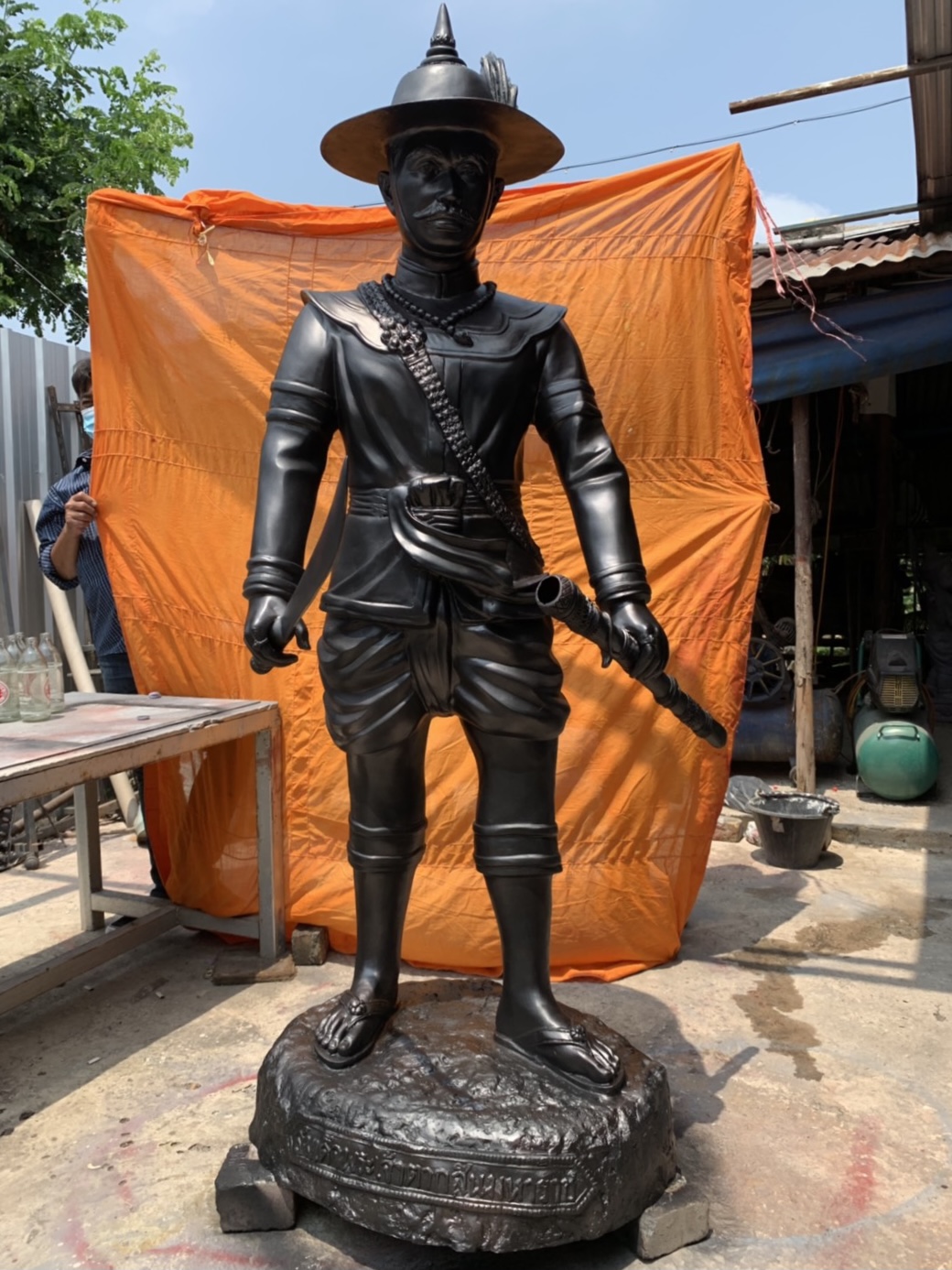 สมเด็จพระเจ้าตากสินมหาราช สูง 186 cm