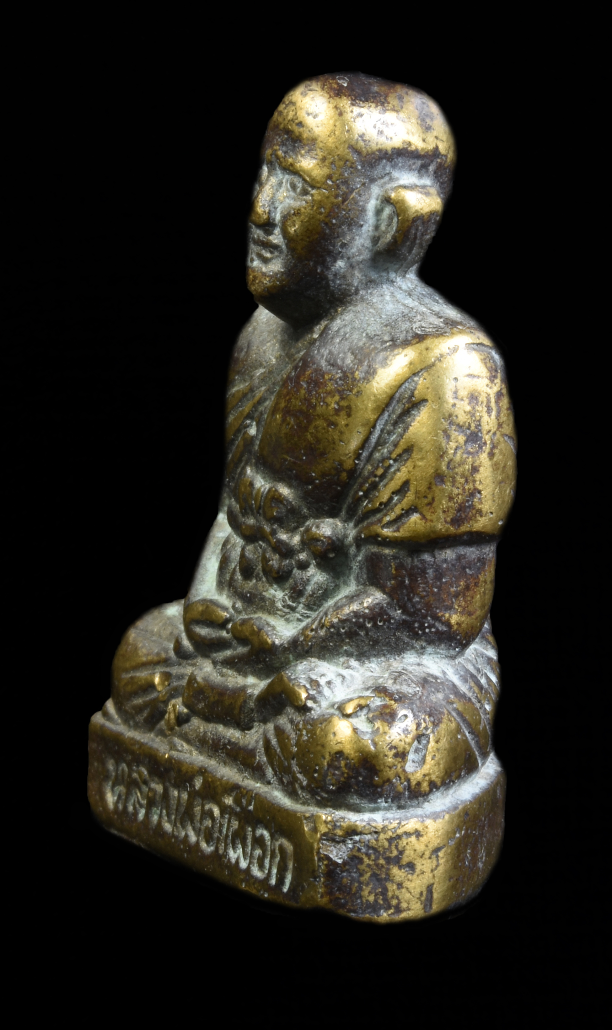 รูปหล่อหลวงพ่อเผือก