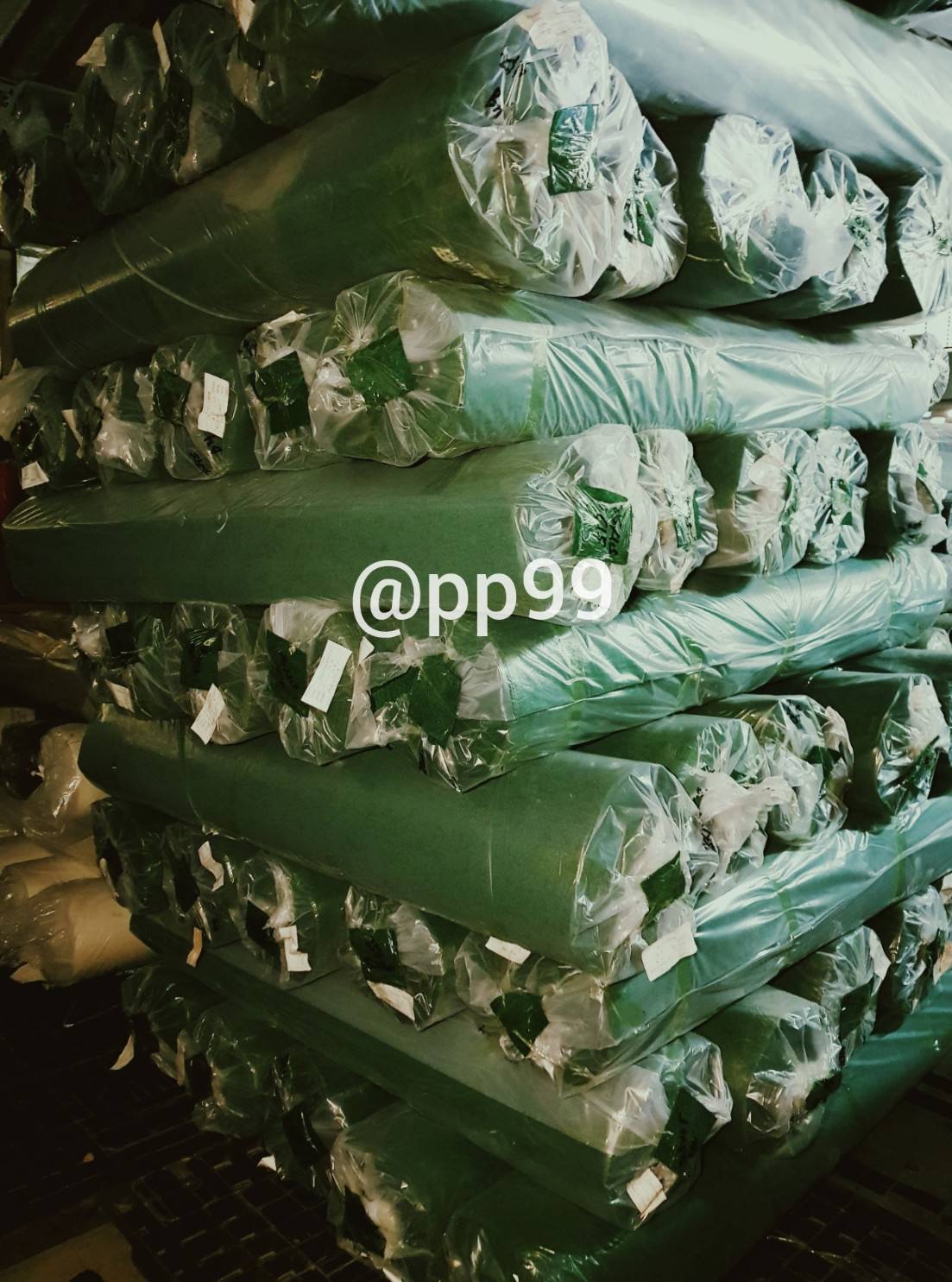 พรมอัดเรียบ สีเขียวแซมดำ กว้าง1.50 m. แบ่งขายเมตรละ 199