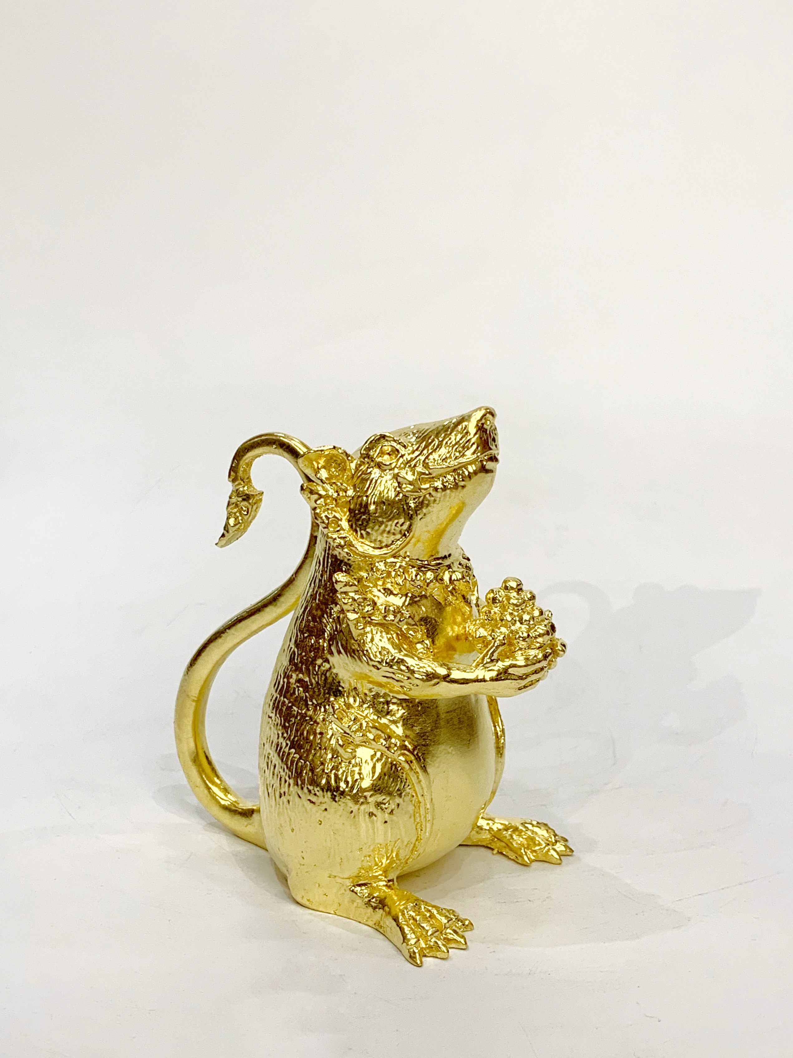 หนูมุสิกะ (ถือขนม)