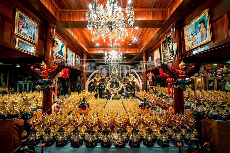 พญาครุฑ องค์บูชา รุ่น มหาเศรษฐี สูง 8 นิ้ว (ขนาดกลาง) พร้อมฐานมะค่า