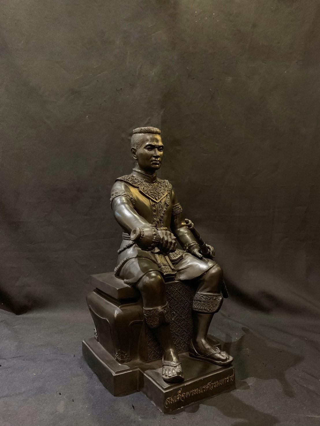 พระนเรศวรมหาราช นั่งบัลลังก์ หลั่งทักษิโณทก หน้าตัก 9 นิ้ว