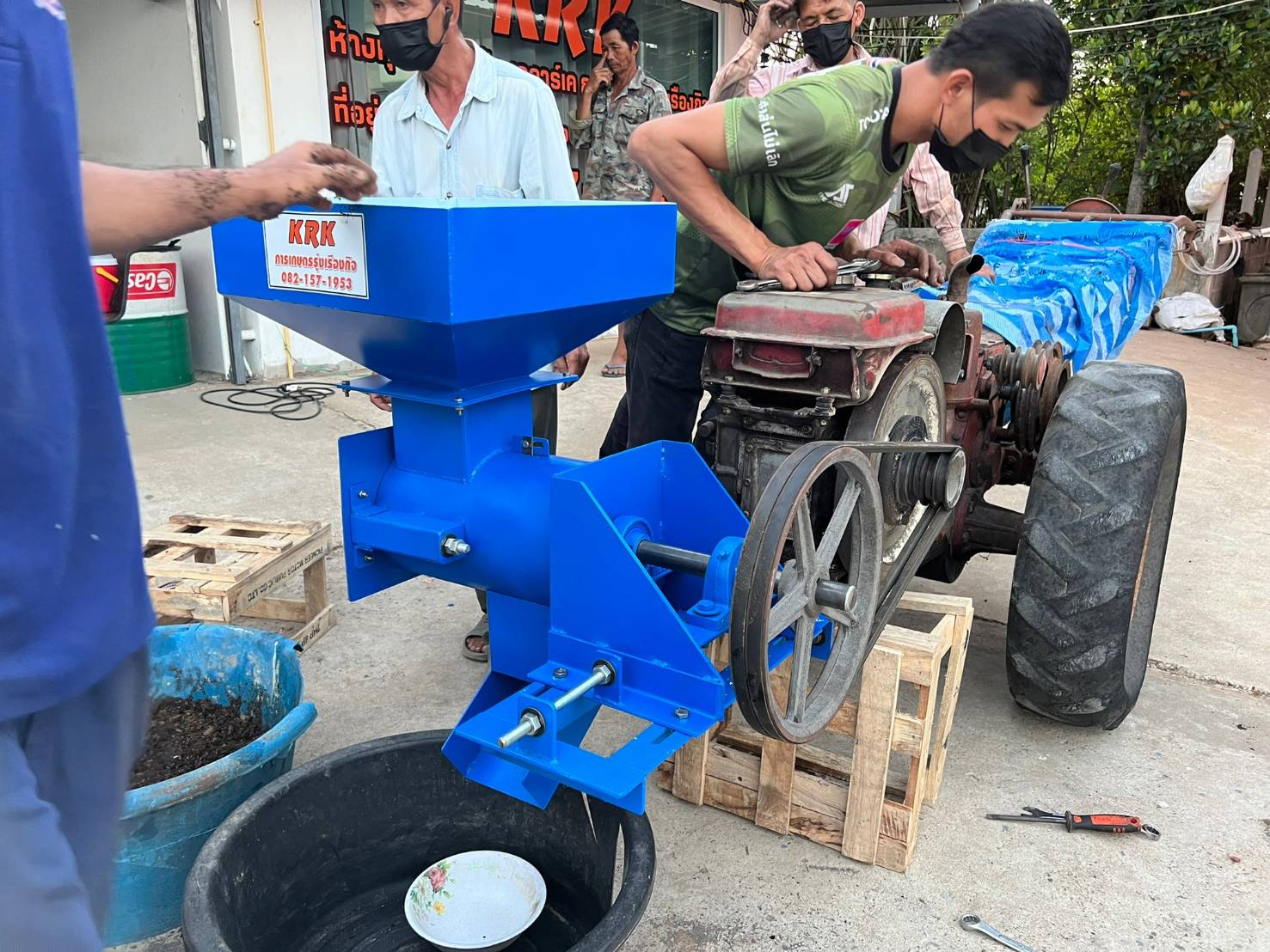 เครื่องอัดเม็ดปุ๋ย เเบบติดรถไถเดินตาม รุ่นกลาง อัตราการผลิต200-400โล ต่อชั่วโมง