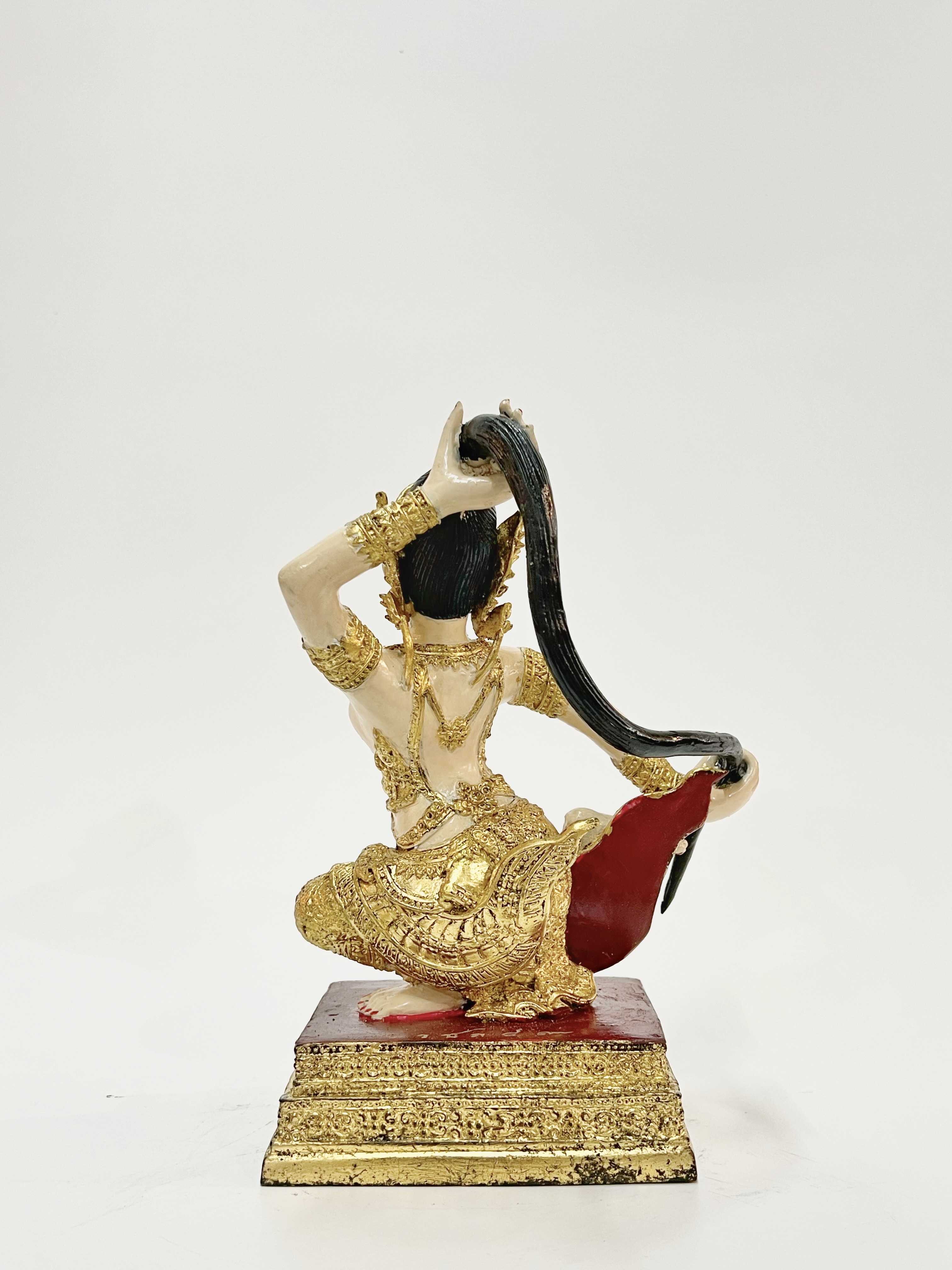 พระแม่ธรณีบีบมวยผม สูง 9 นิ้ว หมายเลข 8