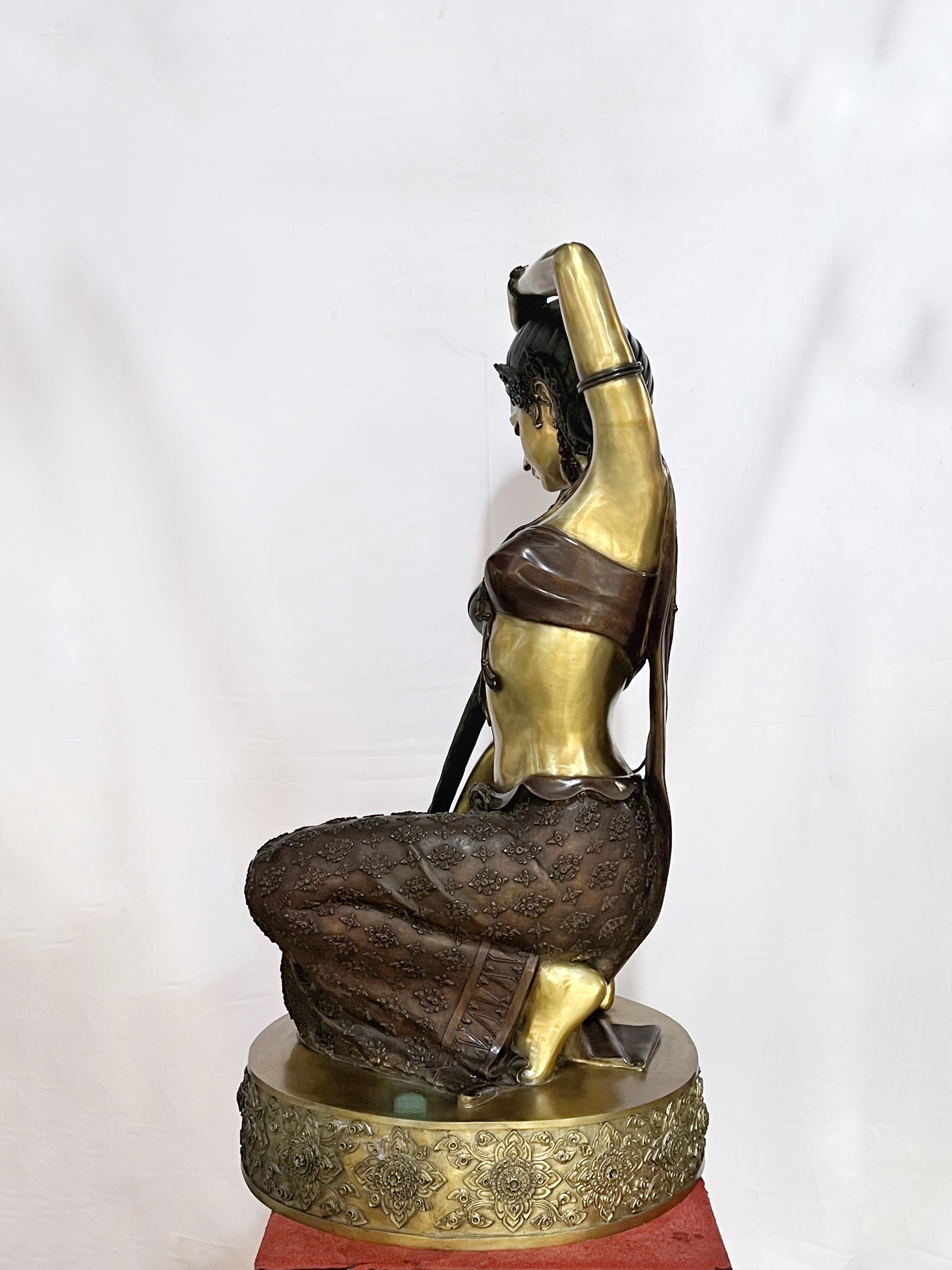 พระแม่ธรณีบีบมวยผม หน้าตัก 30 นิ้ว