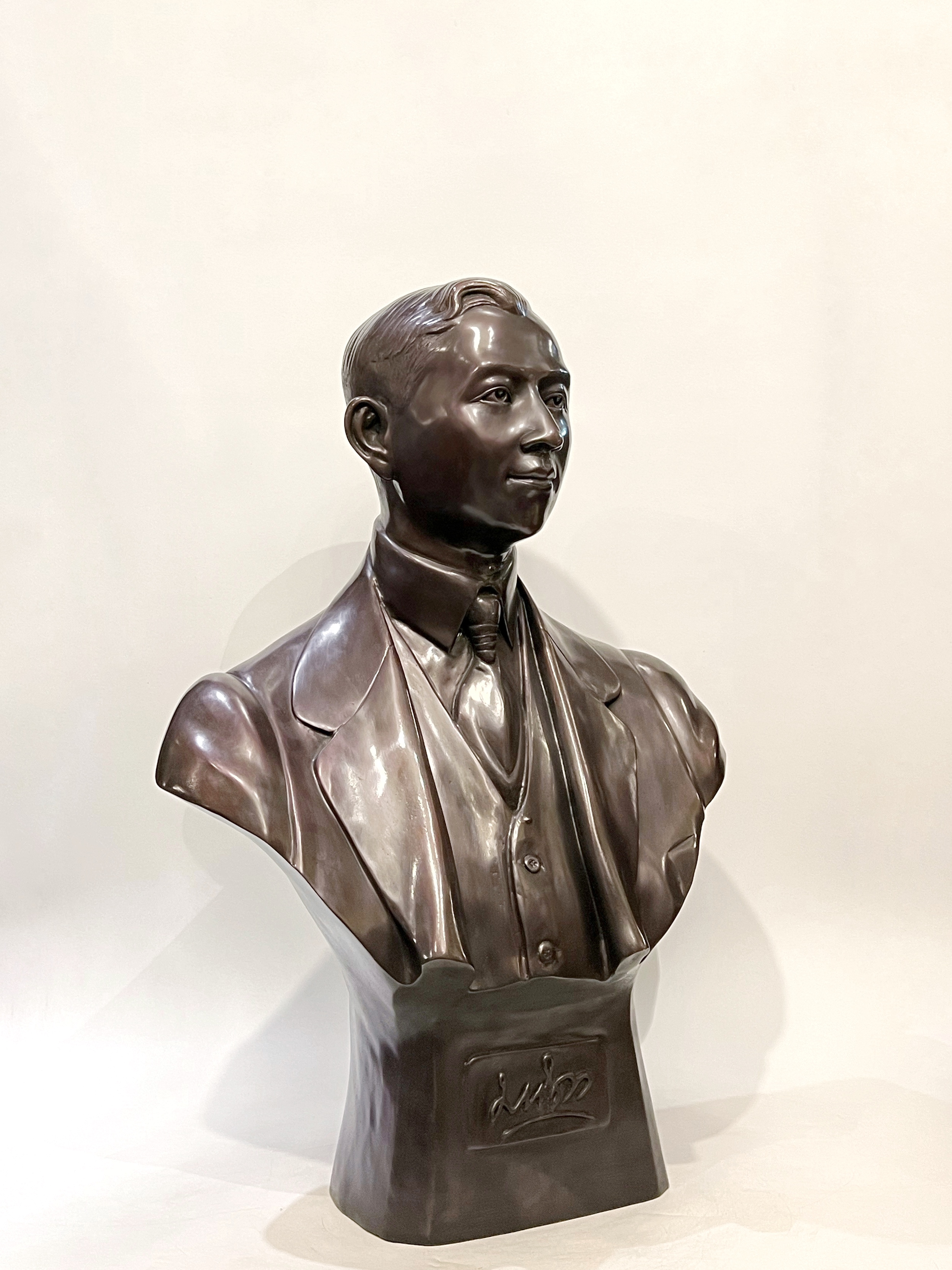 พระบิดา : สมเด็จพระมหิตลาธิเบศรฯ ครึ่งพระองค์