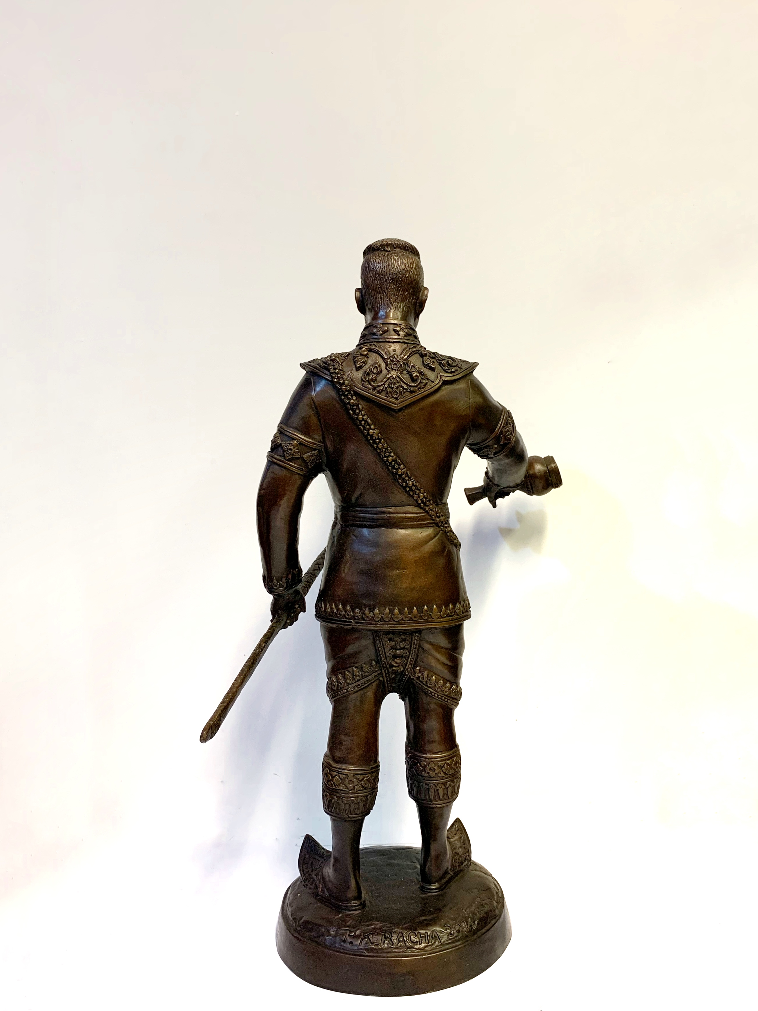 สมเด็จพระนเรศวรมหาราช ยืนหลั่งทักษิโณทก หน้าตัก 9 นิ้ว