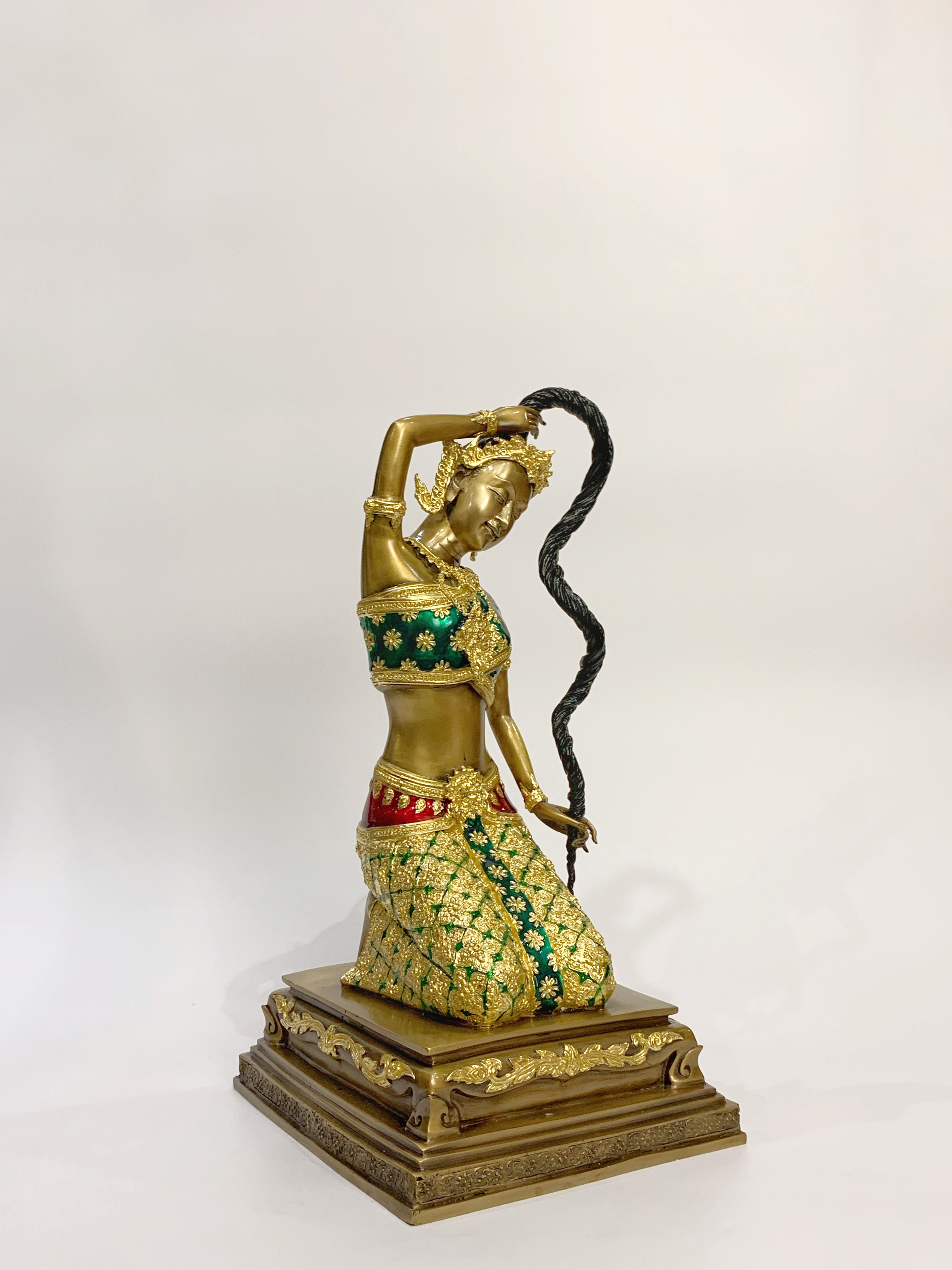 พระแม่ธรณีบีบมวยผม หน้าตัก 9 นิ้ว