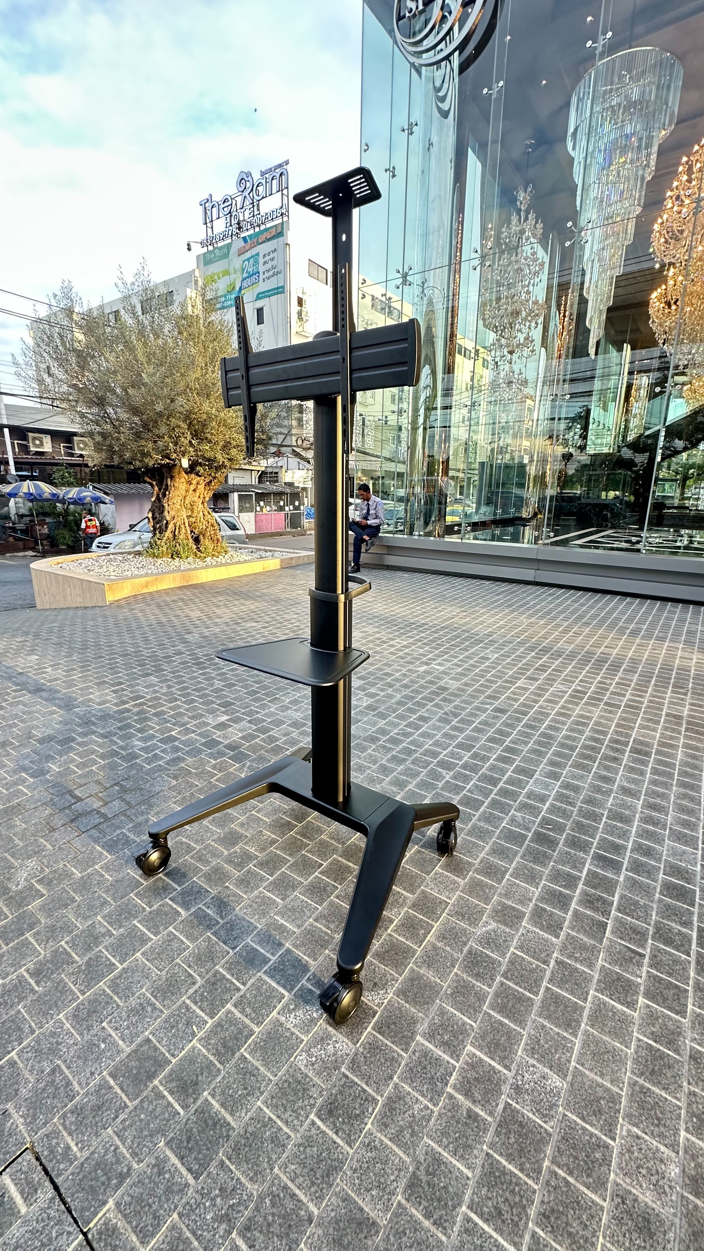 JMTVSTAND MT-F9100 ขาตั้งพื้นทีวีมีล้อเลื่อน สีดำ วัสดุอลูมิเนียม รูปทรงสวยงาม ทันสมัย รองรับทีวีขนาด 37"-75นิ้ว{รับประกัน 3 ปี }0964746498