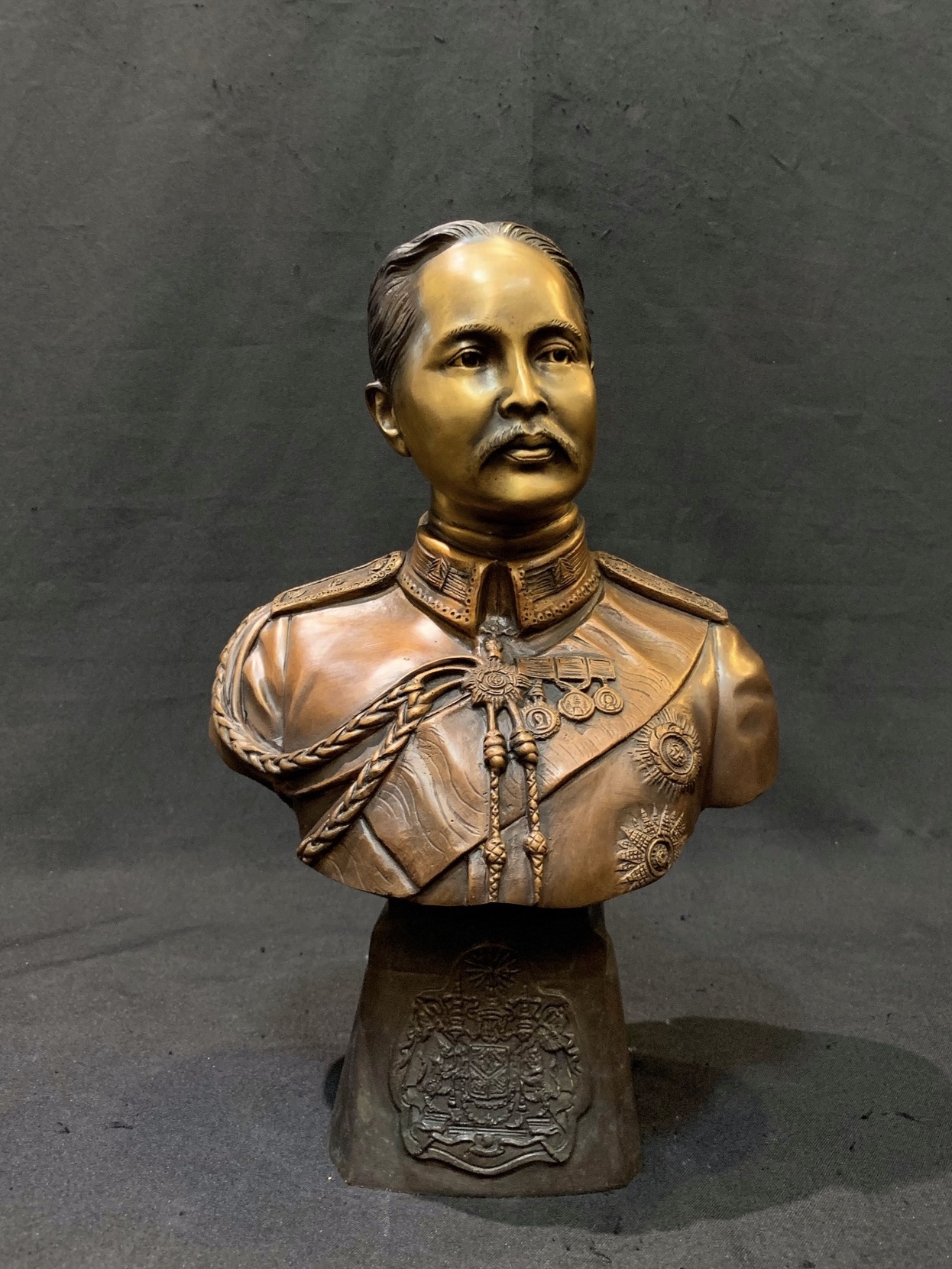 รัชกาลที่ 5 ครึ่งพระองค์ (ตราแผ่นดิน)