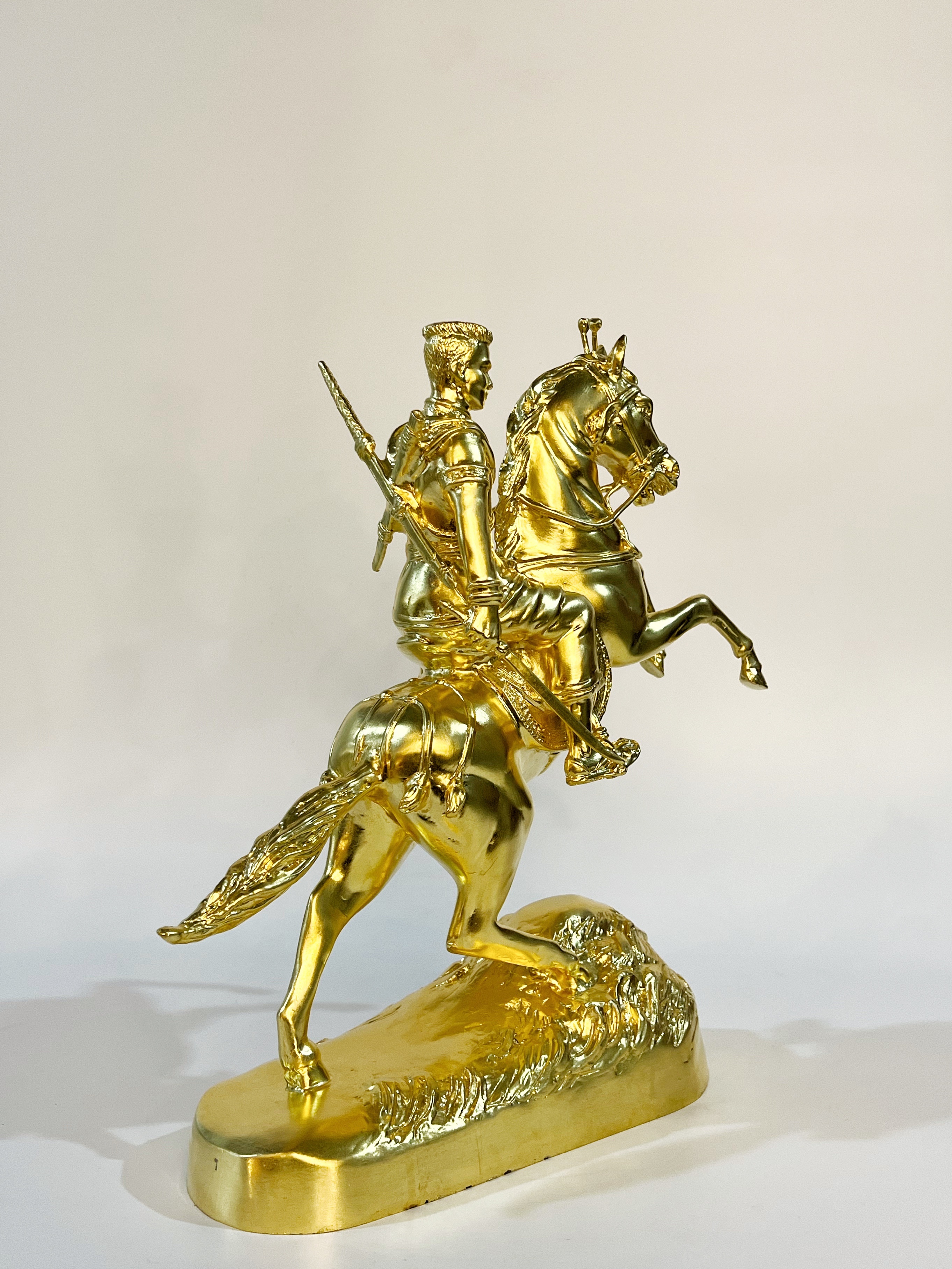 พระนเรศวรมหาราชทรงม้าศึก