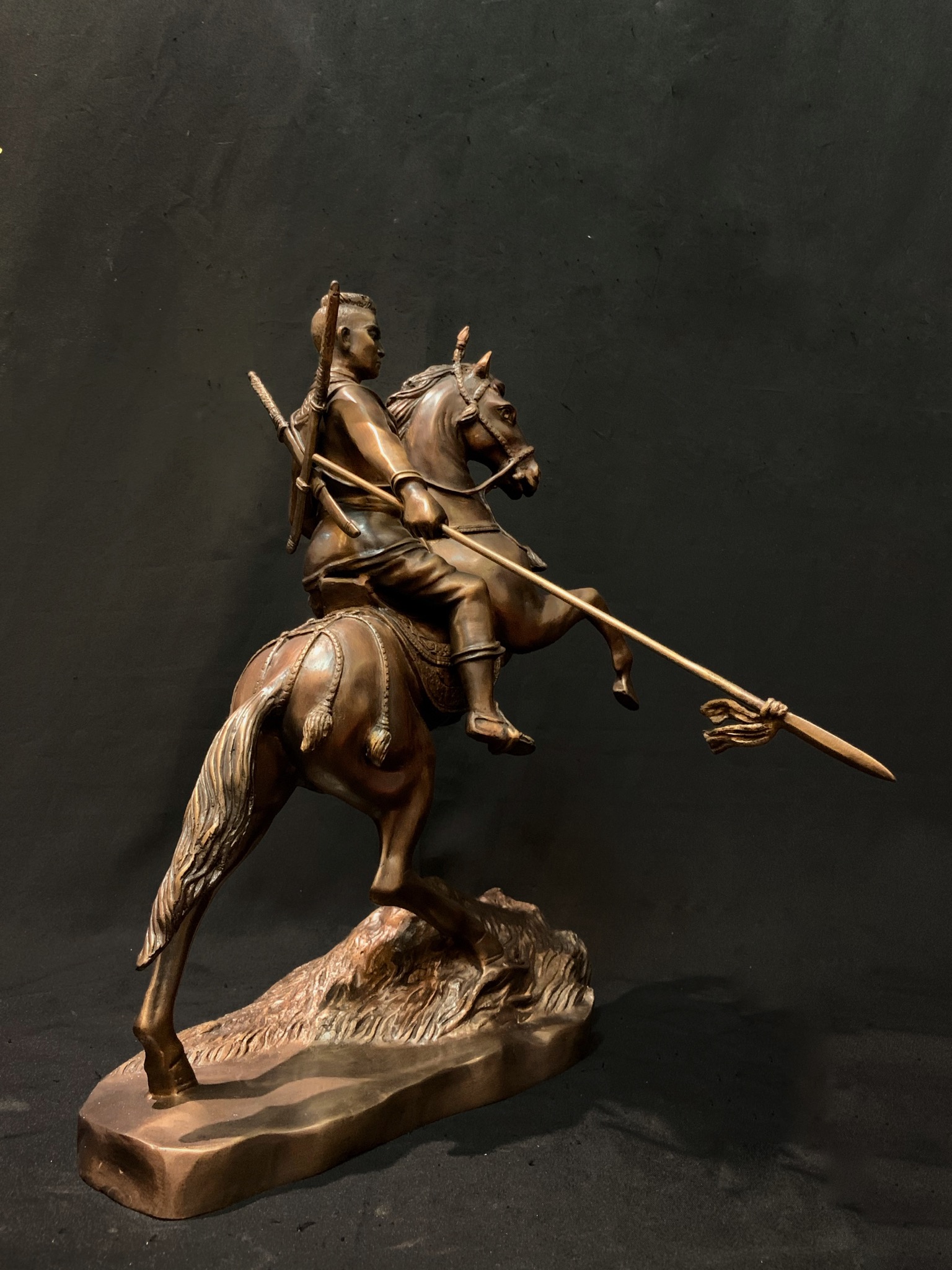 พระนเรศวรมหาราช ปราบไพรี หน้าตัก 9 นิ้ว (ทรงทวน)