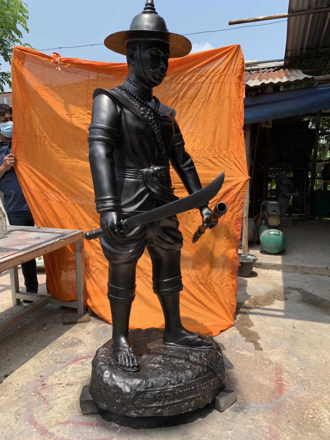 สมเด็จพระเจ้าตากสินมหาราช สูง 186 cm