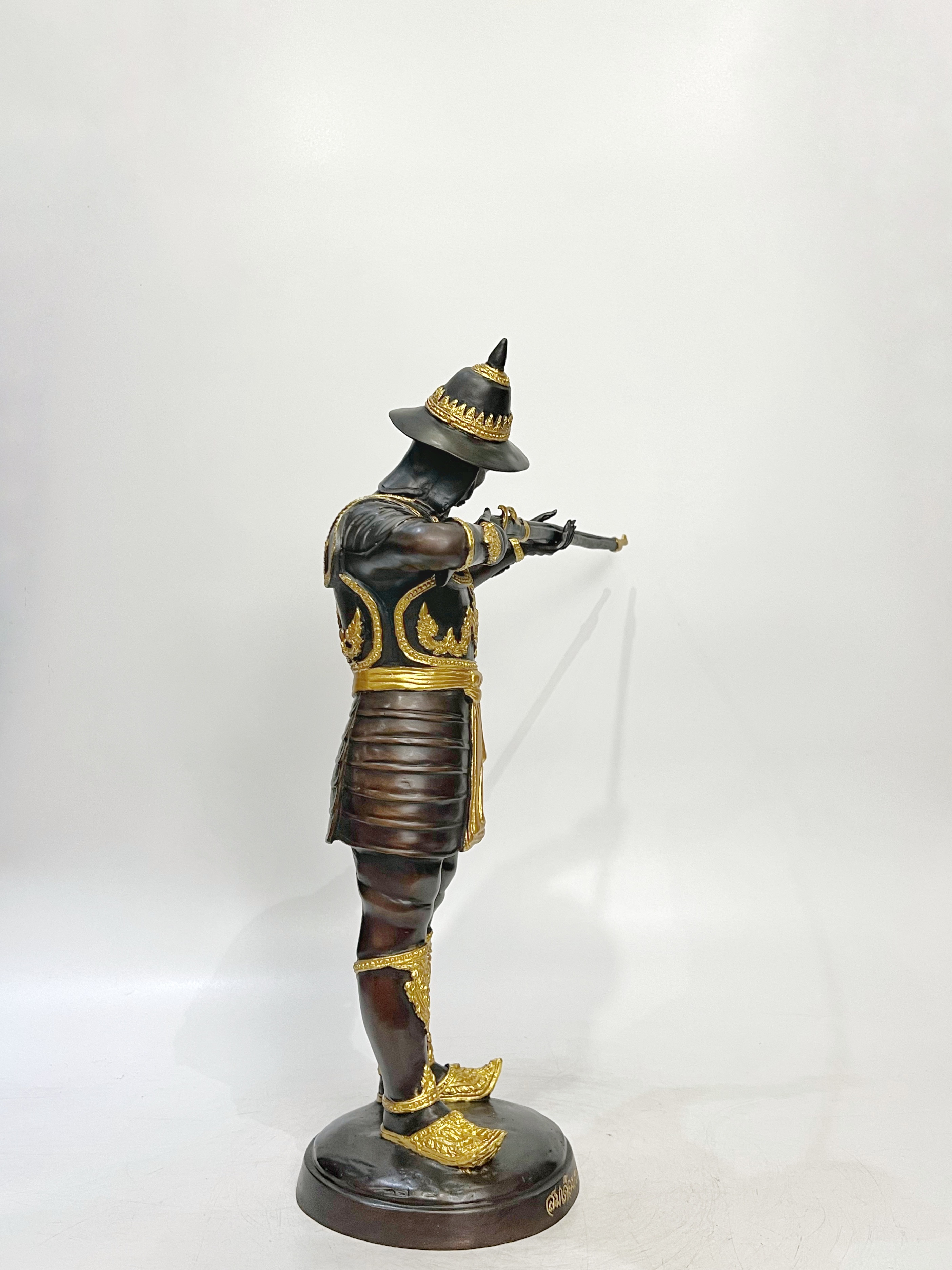 พระนเรศวรมหาราช ทรงพระแสงปืนต้น หน้าตัก 9 นิ้ว