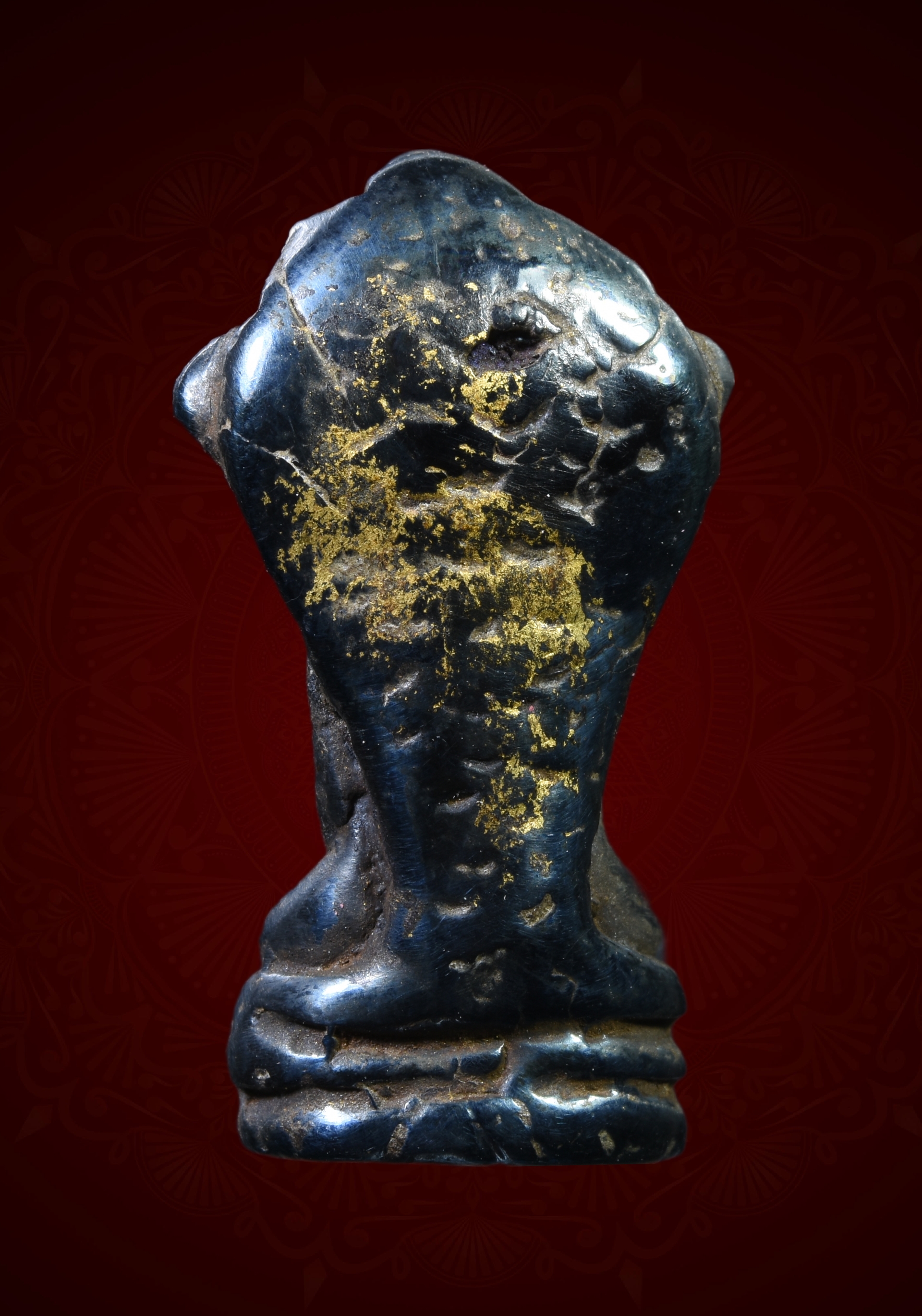 พระนาคปรก เนื้อเมฆพัตร มีคราบปิดทอง