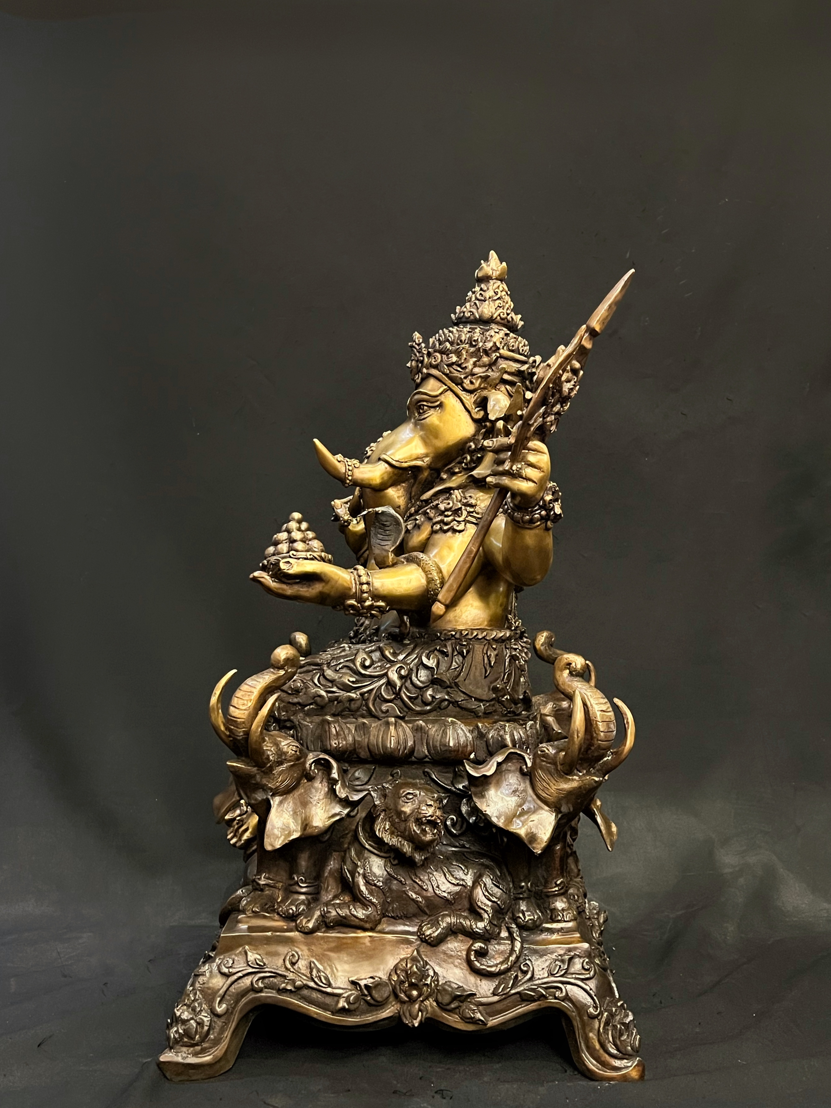 พระพิฆเนศวร ปางมหาจักรพรรดิ์ รุ่นมหาเศรษฐี