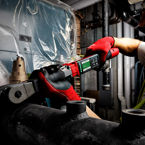 MILWAUKEE รุ่น M12 ONEFTR12-201C ประแจปอนด์ดิจิตอลไร้สายขนาด 1/2 นิ้ว แรงดัน 12V รวมเครื่องชาร์จและแบตเตอรี่ 12V@2.0AH x 1 ก้อน