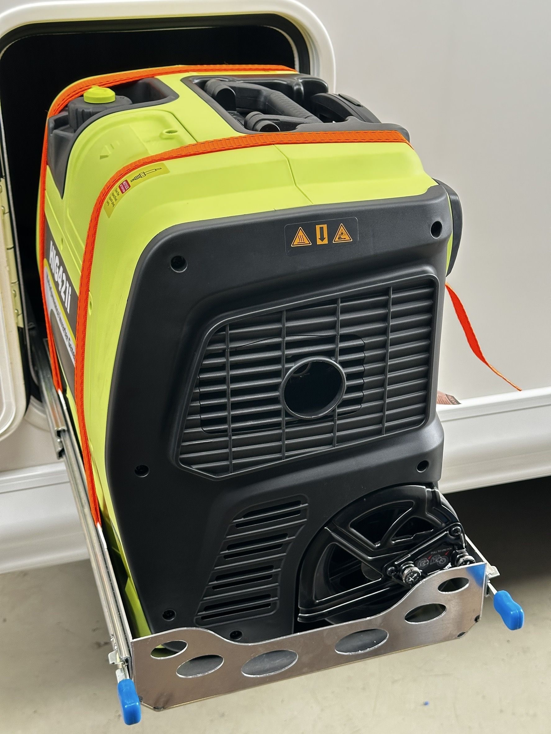เครื่องปั่นไฟเบนซินพกพา Oasis HIG421i Hi-Performance Inverter Generator