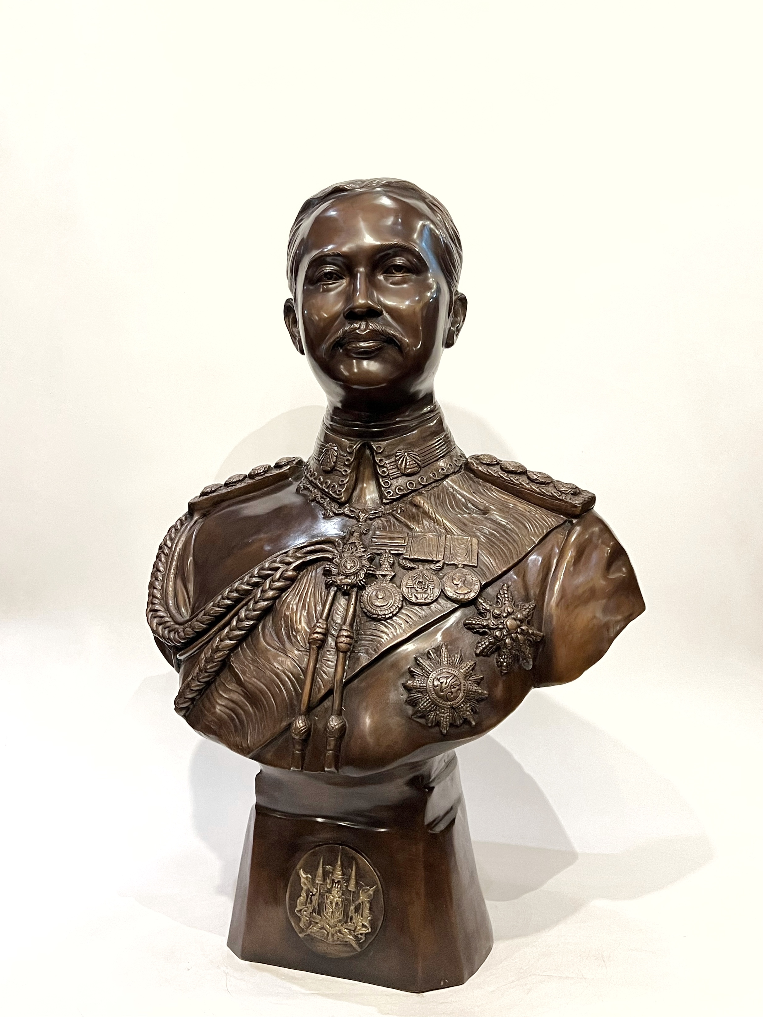 รัชกาลที่ 5 ครึ่งพระองค์ (ขนาดเท่าจริง)